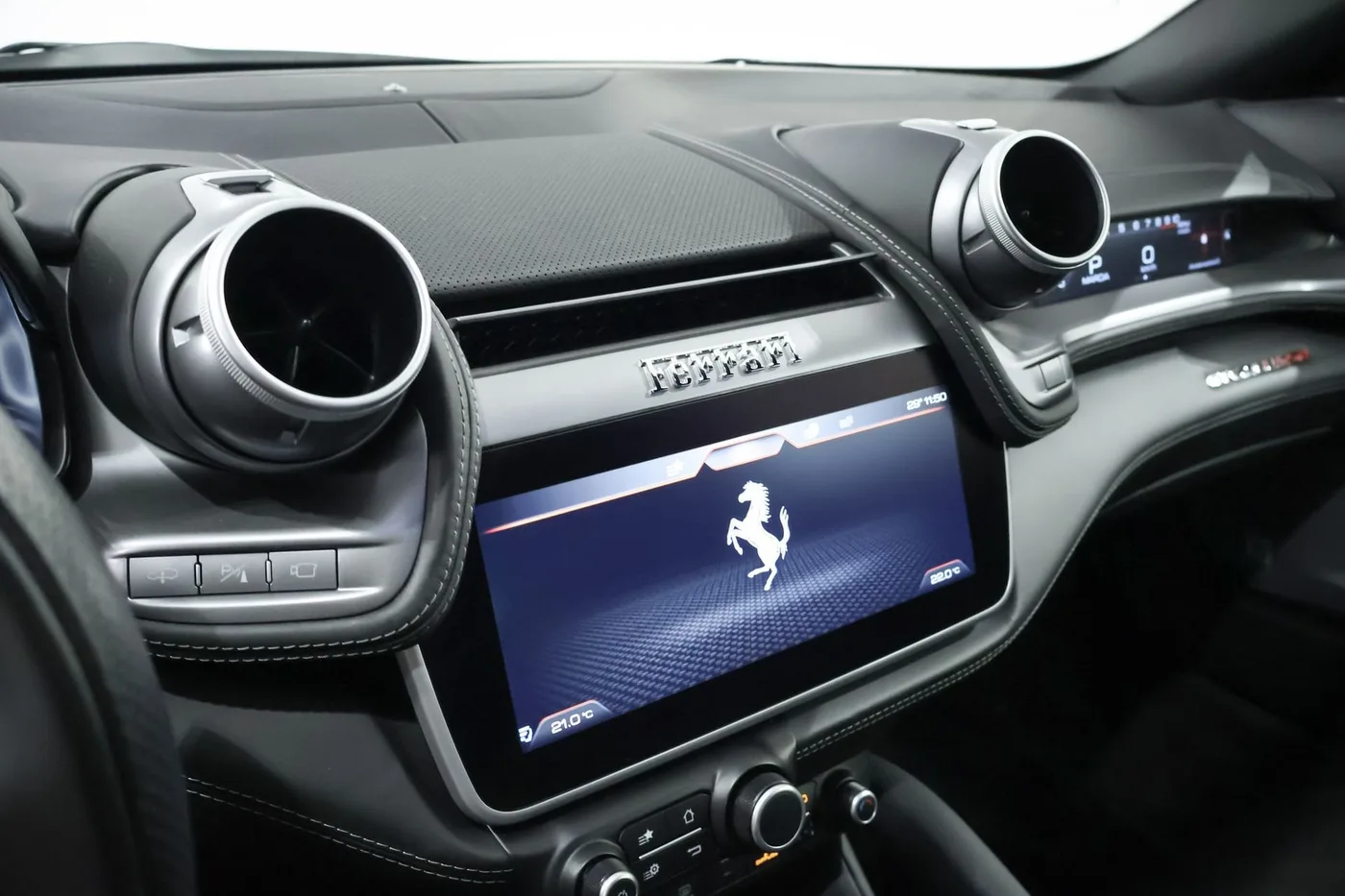 2018 Ferrari GTC4Lusso angeboten von einem Supersportwagenhändler in Zibido San Giacomo, Italien, Foto 15 von 25