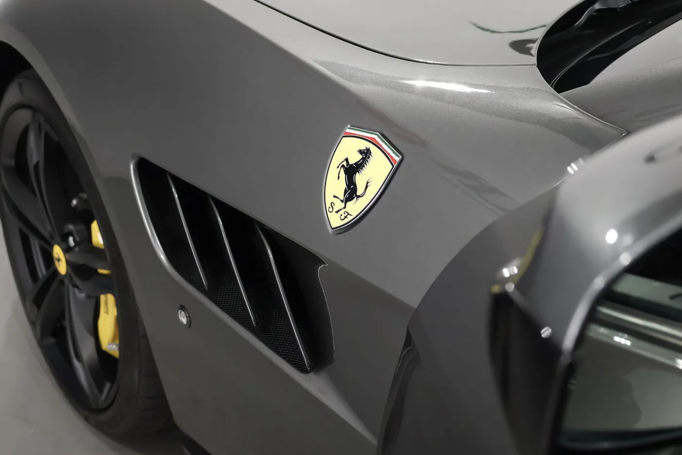 2018 Ferrari GTC4Lusso angeboten von einem Supersportwagenhändler in Zibido San Giacomo, Italien, Foto 18 von 25