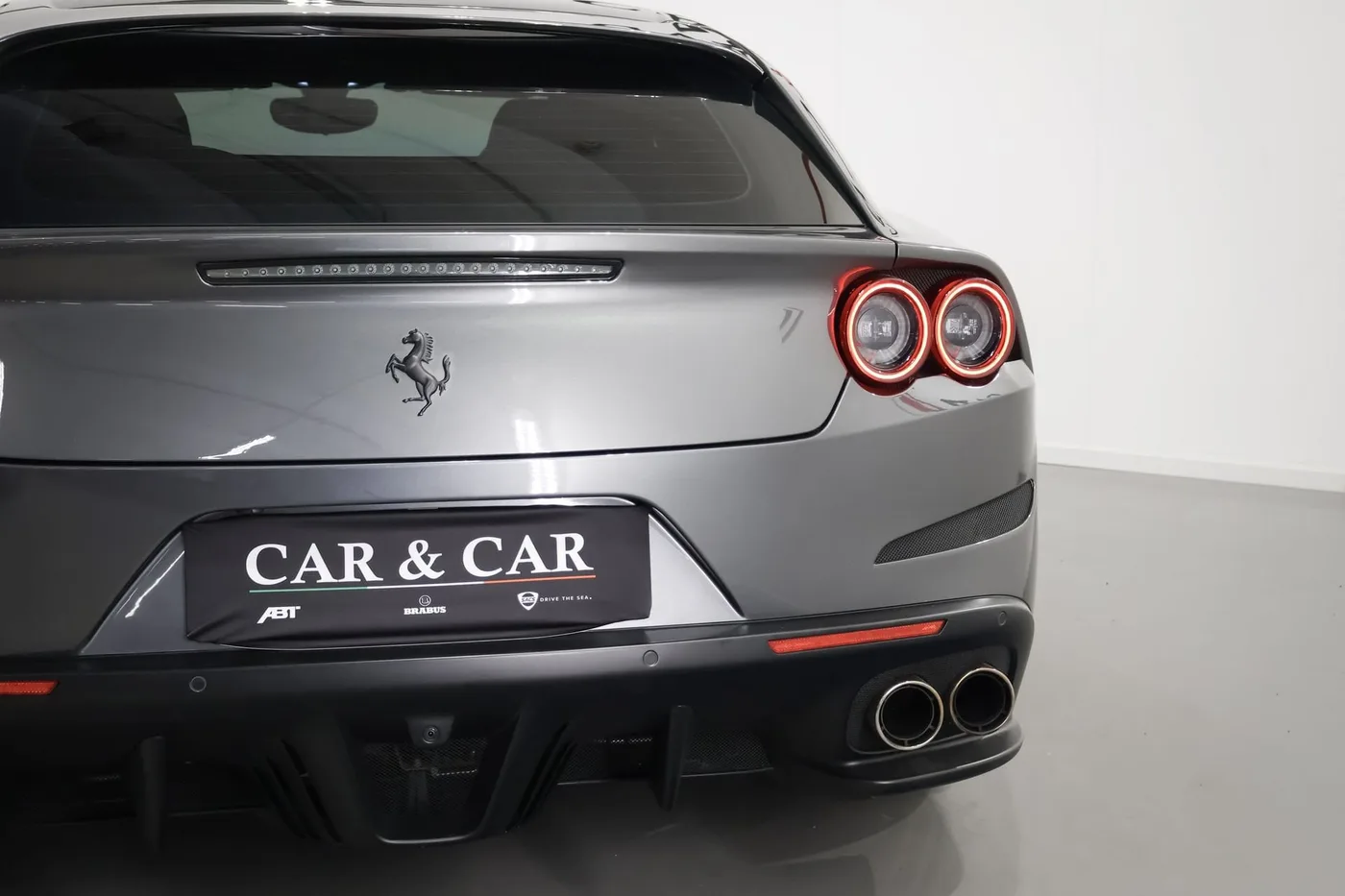 2018 Ferrari GTC4Lusso angeboten von einem Supersportwagenhändler in Zibido San Giacomo, Italien, Foto 19 von 25