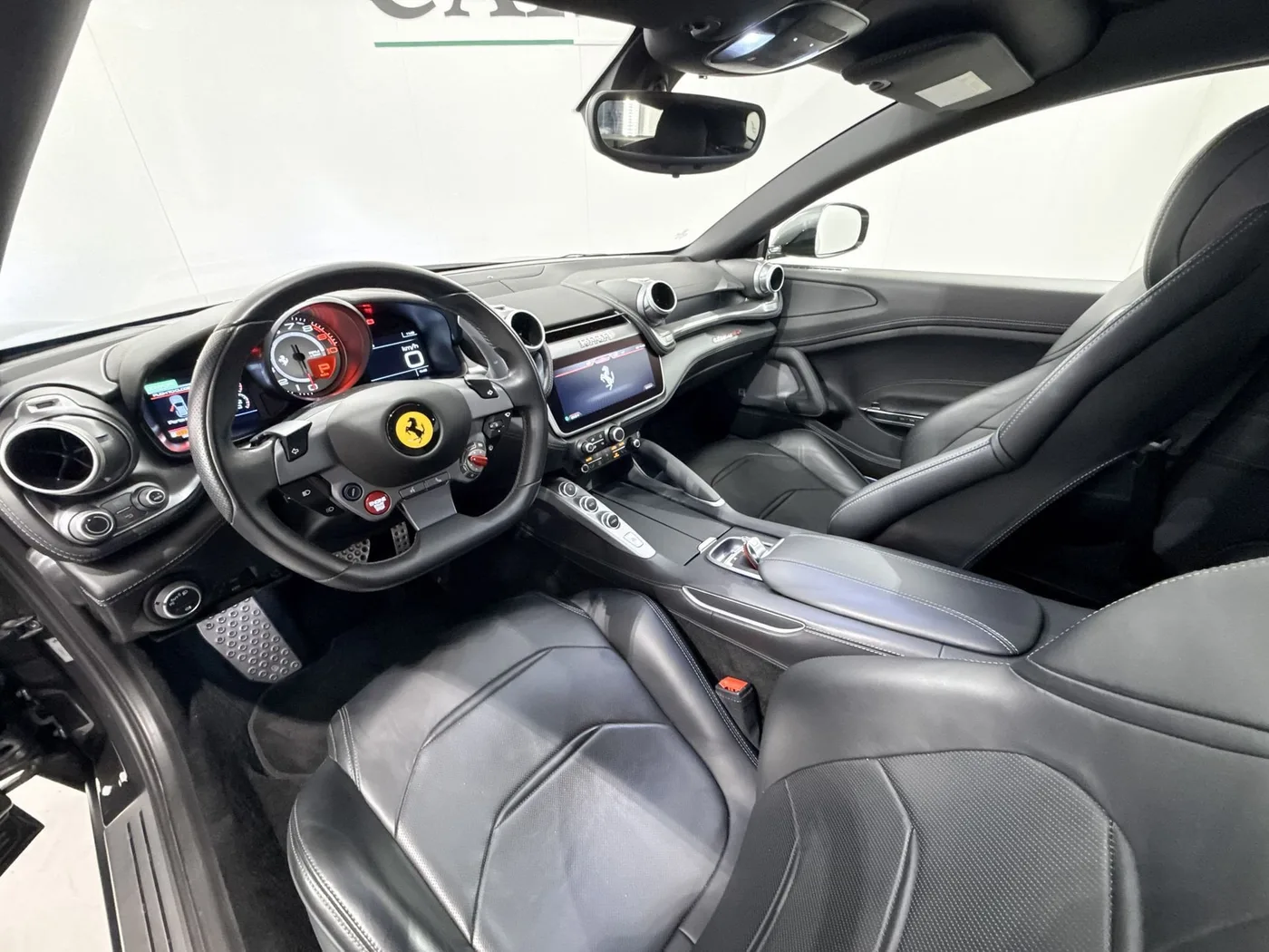 2018 Ferrari GTC4Lusso angeboten von einem Supersportwagenhändler in Zibido San Giacomo, Italien, Foto 23 von 25