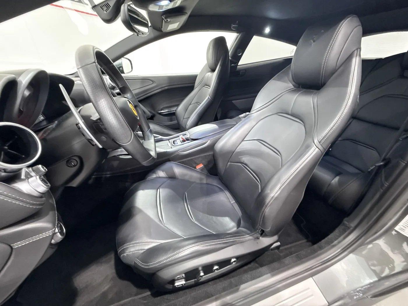 2018 Ferrari GTC4Lusso angeboten von einem Supersportwagenhändler in Zibido San Giacomo, Italien, Foto 24 von 25