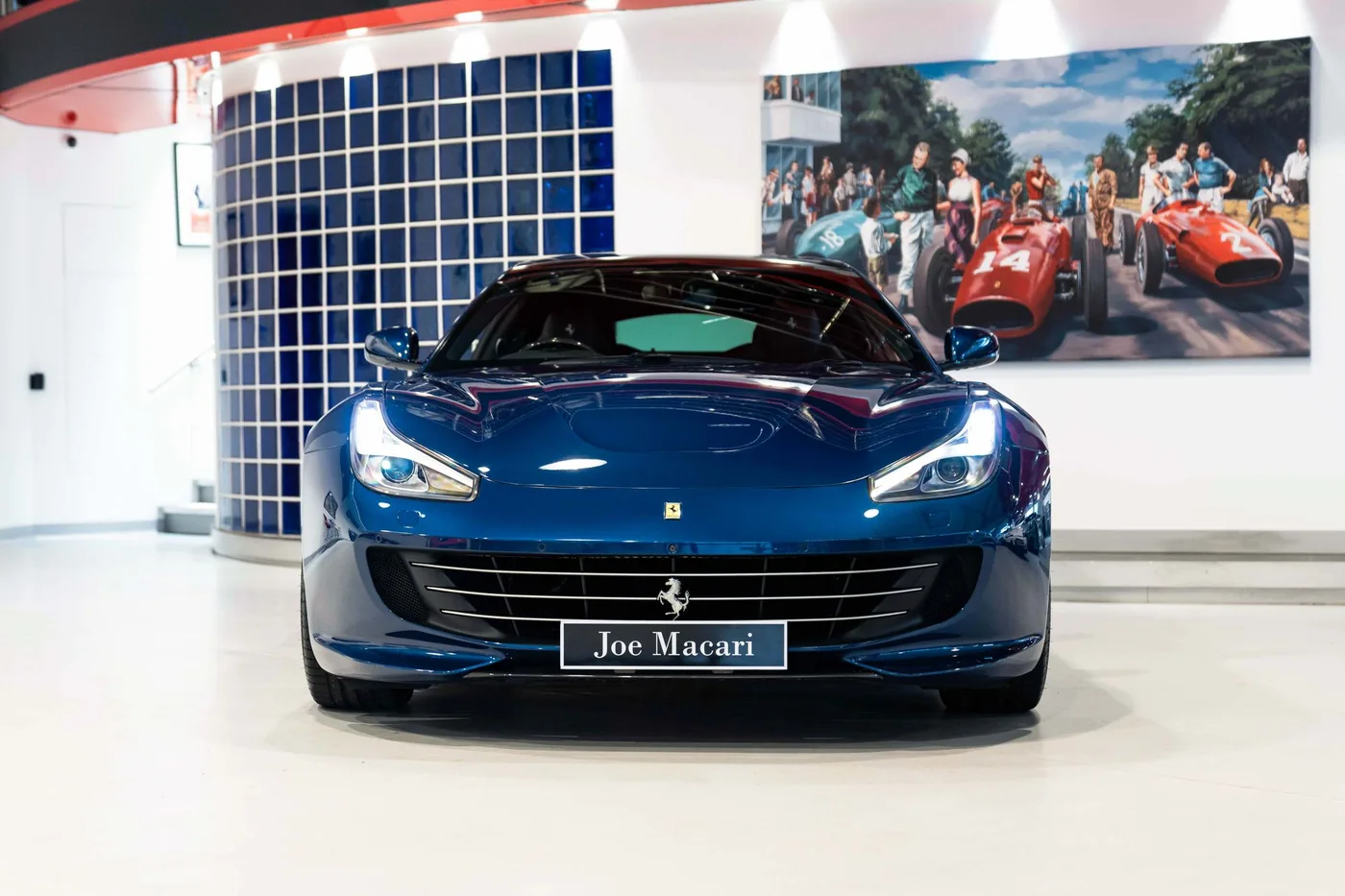 2018 Ferrari GTC4Lusso proposée par un spécialiste de la voiture de collection à London, Royaume-Uni, photo 2 sur 22