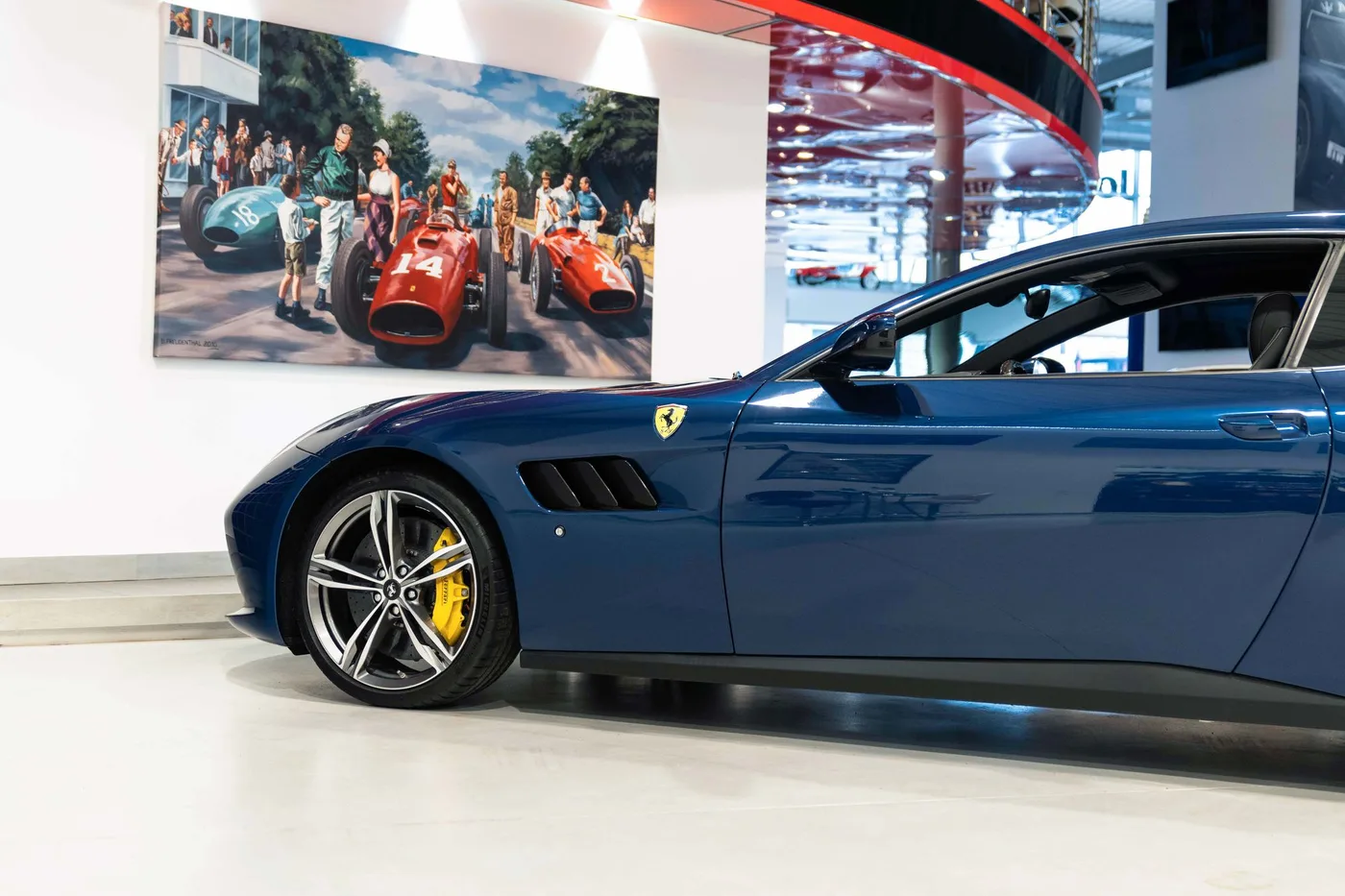 2018 Ferrari GTC4Lusso proposée par un spécialiste de la voiture de collection à London, Royaume-Uni, photo 7 sur 22
