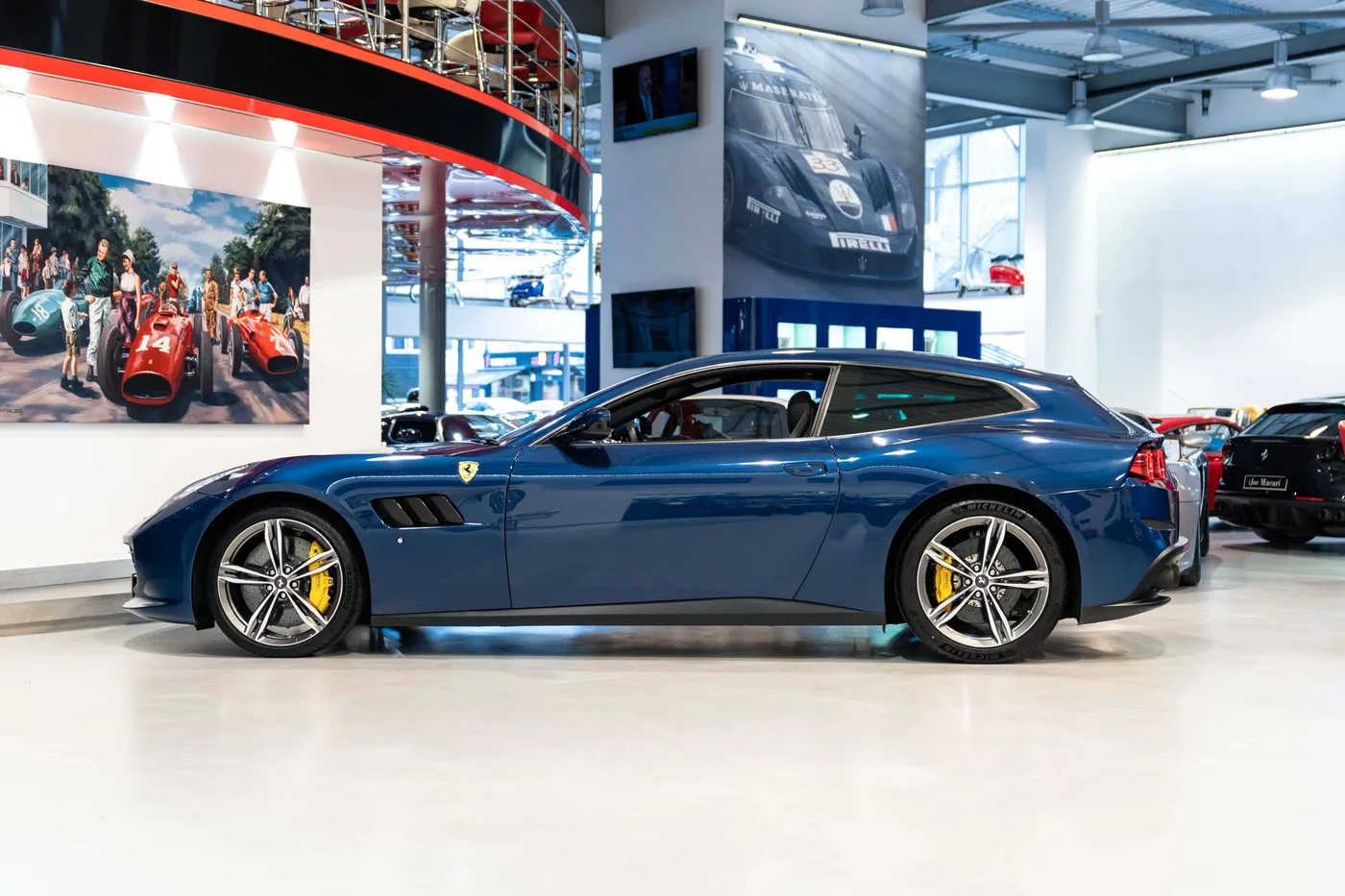 2018 Ferrari GTC4Lusso proposée par un spécialiste de la voiture de collection à London, Royaume-Uni, photo 9 sur 22