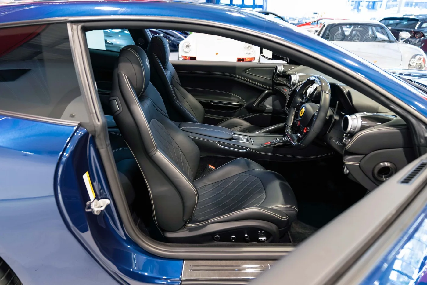 2018 Ferrari GTC4Lusso proposée par un spécialiste de la voiture de collection à London, Royaume-Uni, photo 10 sur 22