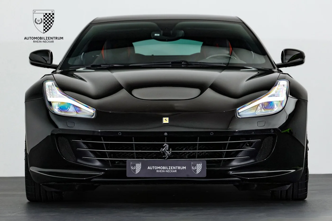 2018 Ferrari GTC4Lusso T angeboten von einem Supersportwagenhändler in Viernheim, Deutschland, Foto 2 von 25
