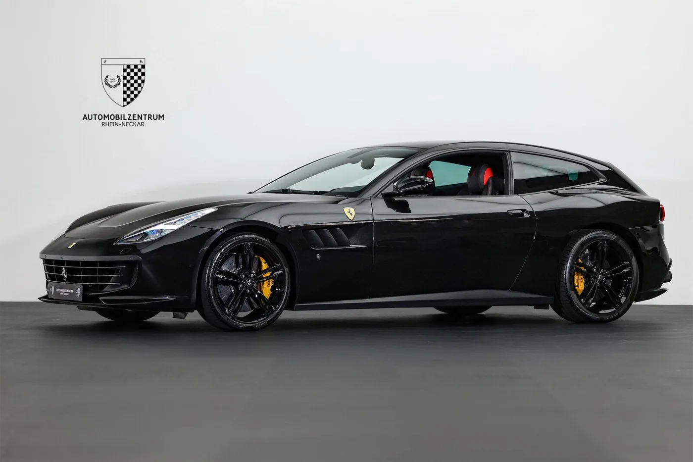 2018 Ferrari GTC4Lusso T angeboten von einem Supersportwagenhändler in Viernheim, Deutschland, Foto 3 von 25