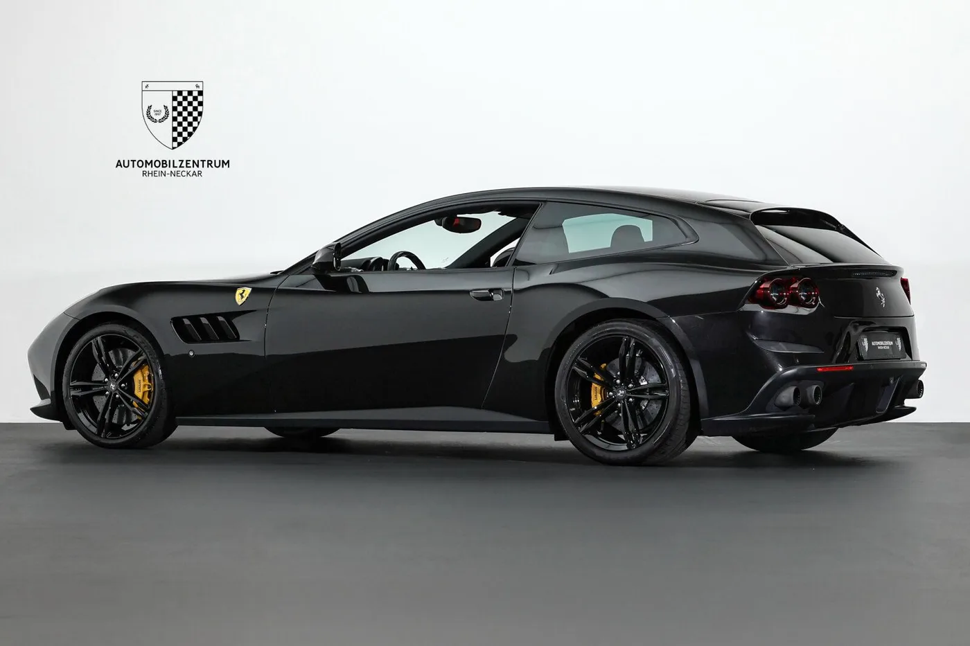 2018 Ferrari GTC4Lusso T angeboten von einem Supersportwagenhändler in Viernheim, Deutschland, Foto 5 von 25