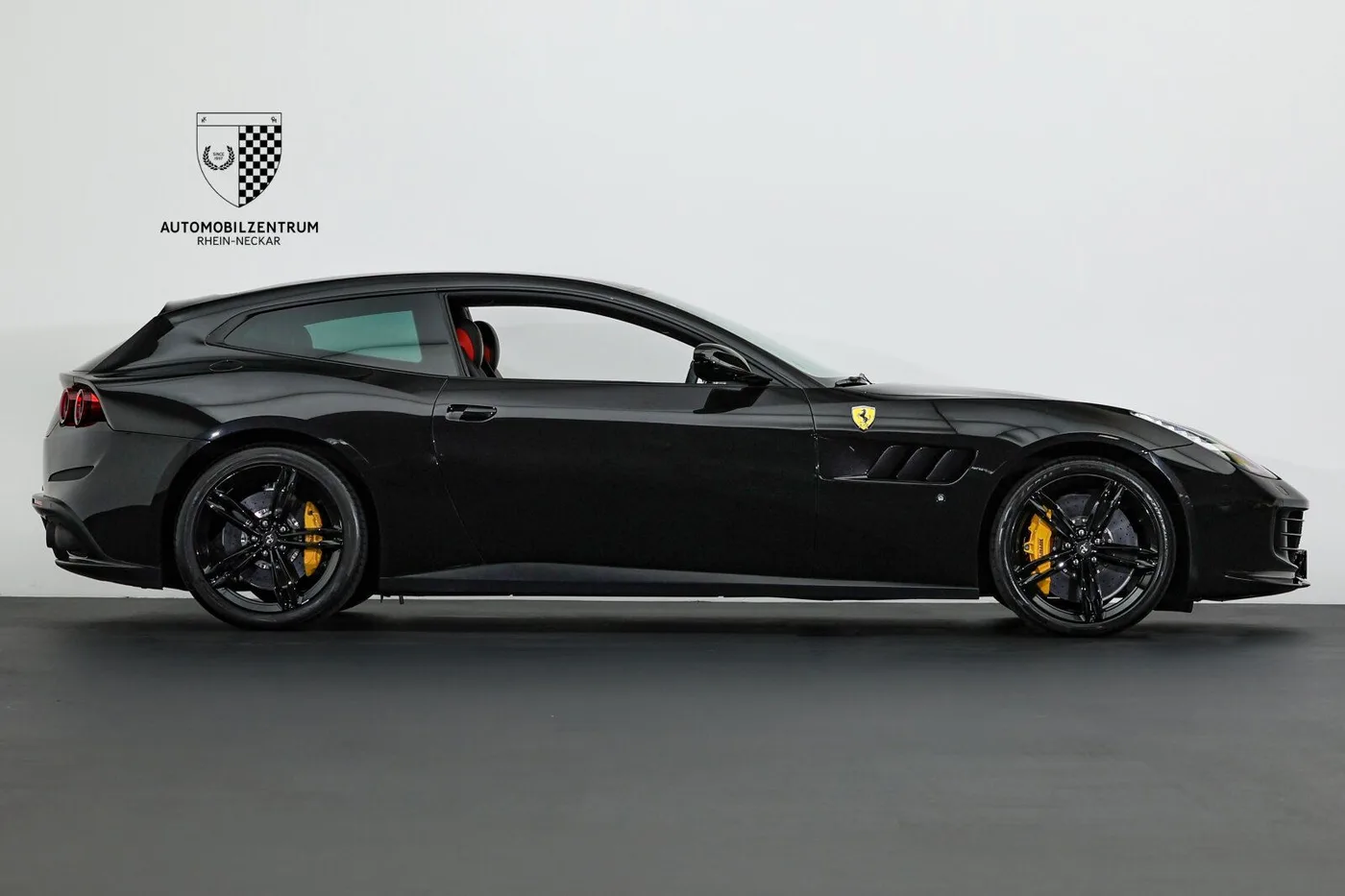 2018 Ferrari GTC4Lusso T angeboten von einem Supersportwagenhändler in Viernheim, Deutschland, Foto 8 von 25