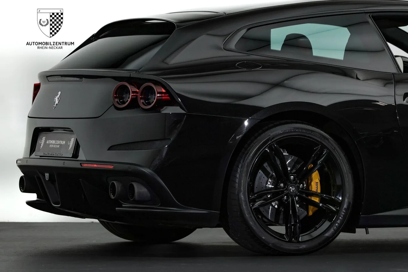 2018 Ferrari GTC4Lusso T angeboten von einem Supersportwagenhändler in Viernheim, Deutschland, Foto 10 von 25