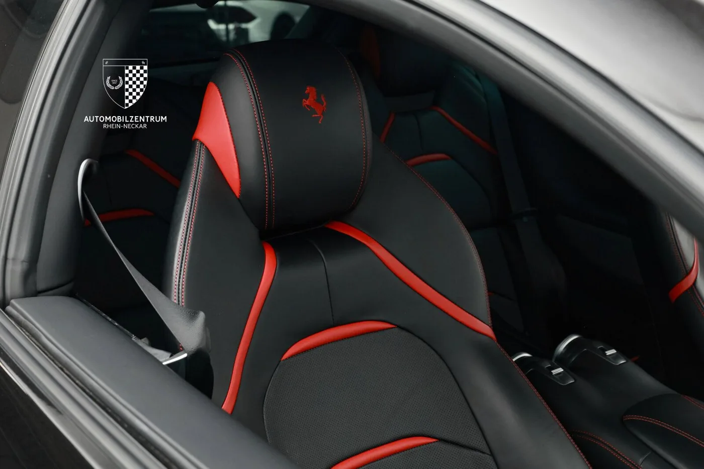 2018 Ferrari GTC4Lusso T angeboten von einem Supersportwagenhändler in Viernheim, Deutschland, Foto 14 von 25