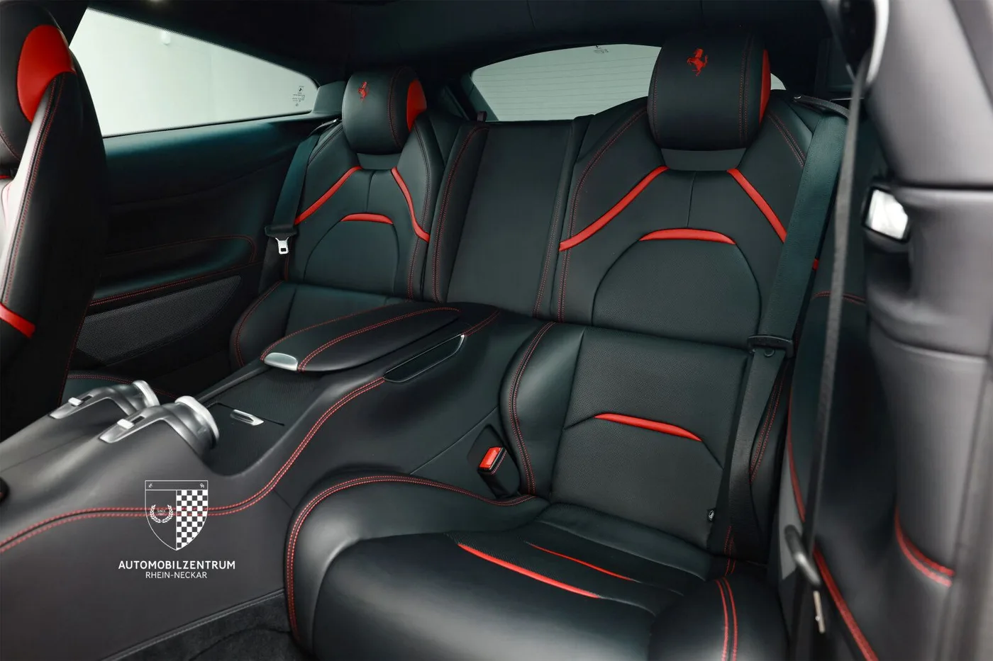 2018 Ferrari GTC4Lusso T angeboten von einem Supersportwagenhändler in Viernheim, Deutschland, Foto 15 von 25