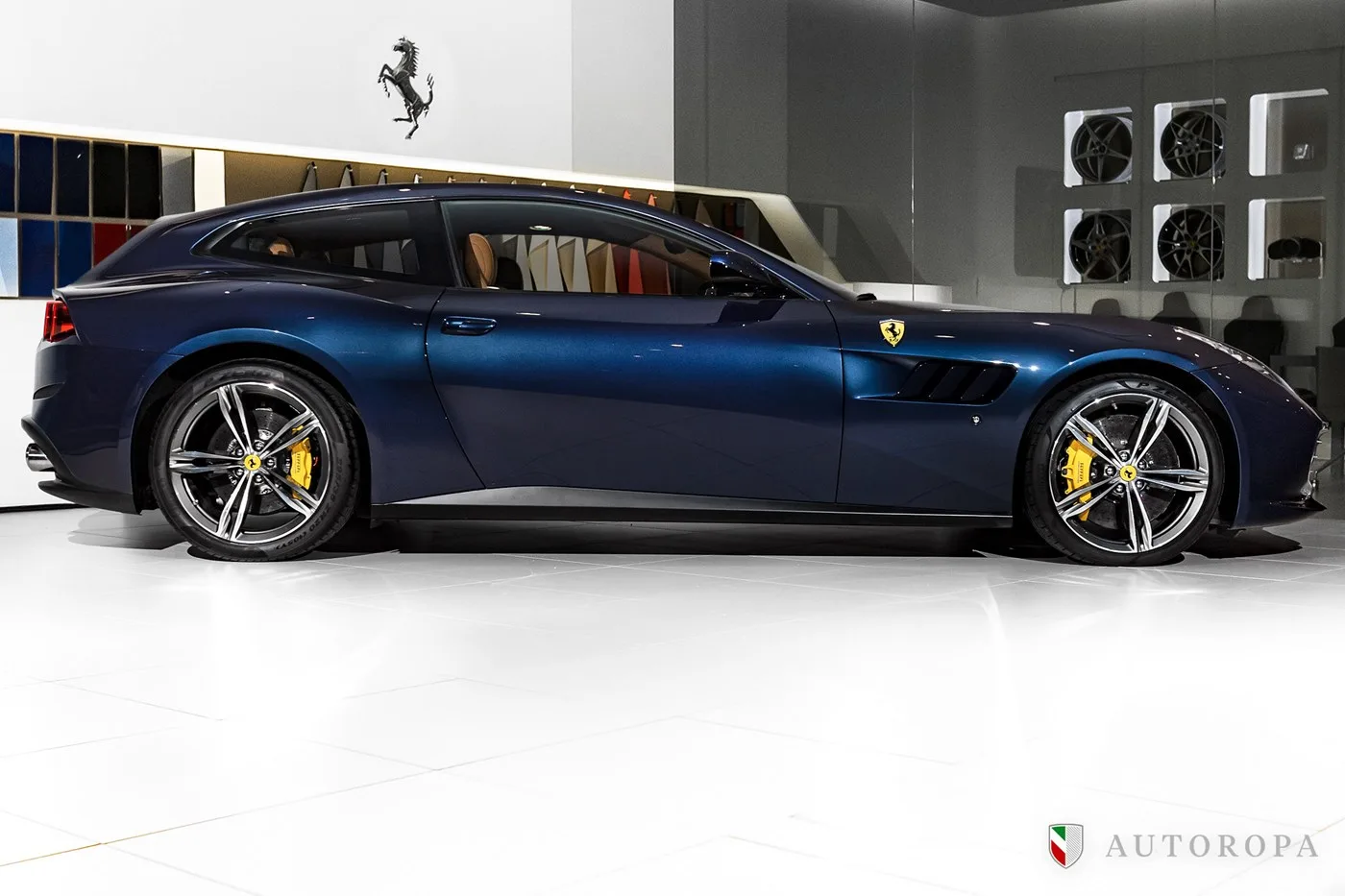 2018 Ferrari GTC4Lusso V12 angeboten von einem offiziellen Ferrari und Maserati-Vertragshändler in Arlöv, Schweden, Foto 3 von 10