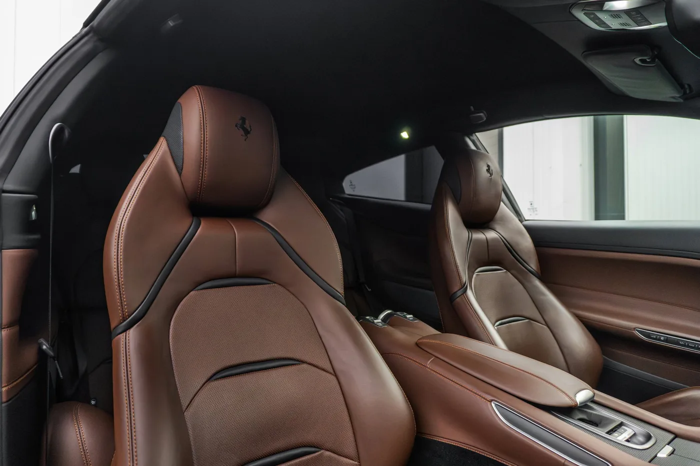 2018 Ferrari GTC4Lusso V12 offered by a supercar dealer in Woerden, Netherlands, photo 4 of 25