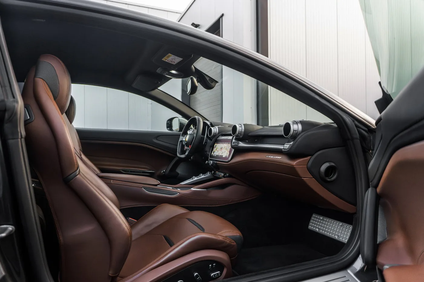 2018 Ferrari GTC4Lusso V12 offered by a supercar dealer in Woerden, Netherlands, photo 19 of 25