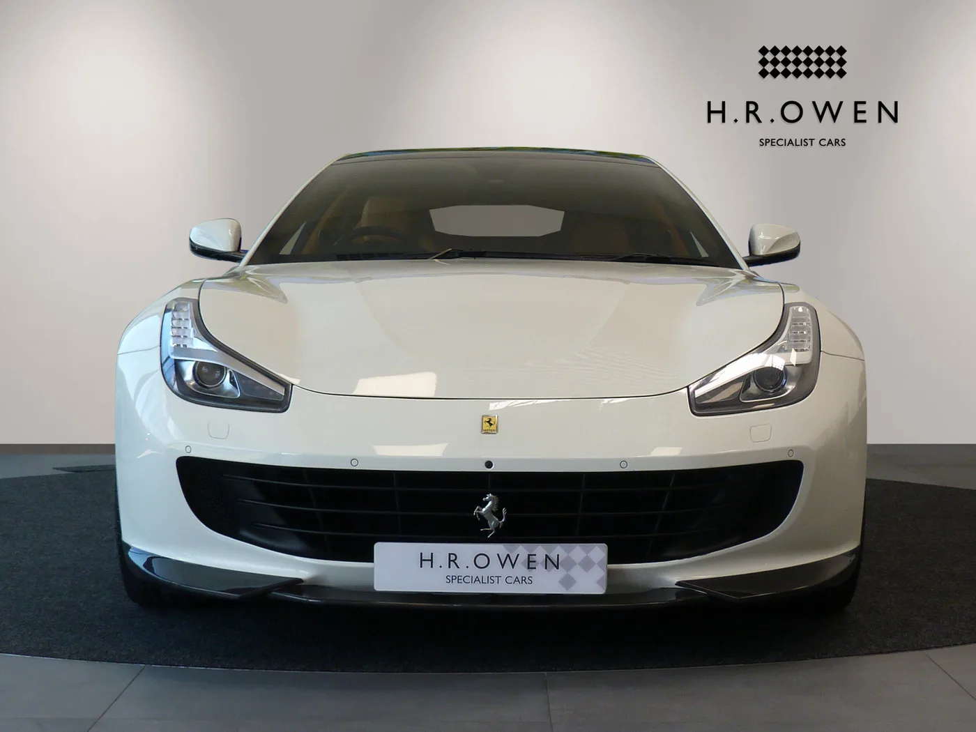 2018 Ferrari GTC4Lusso V12 proposée par un groupe de concessions agréées à Cheltenham, Royaume-Uni, photo 8 sur 25