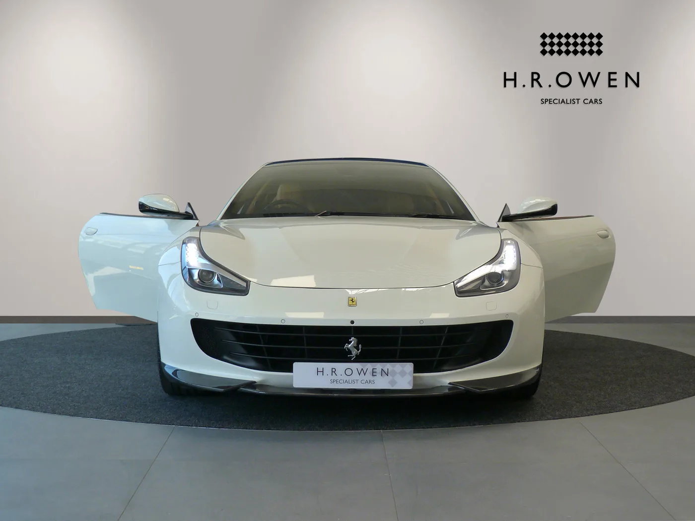 2018 Ferrari GTC4Lusso V12 proposée par un groupe de concessions agréées à Cheltenham, Royaume-Uni, photo 9 sur 25