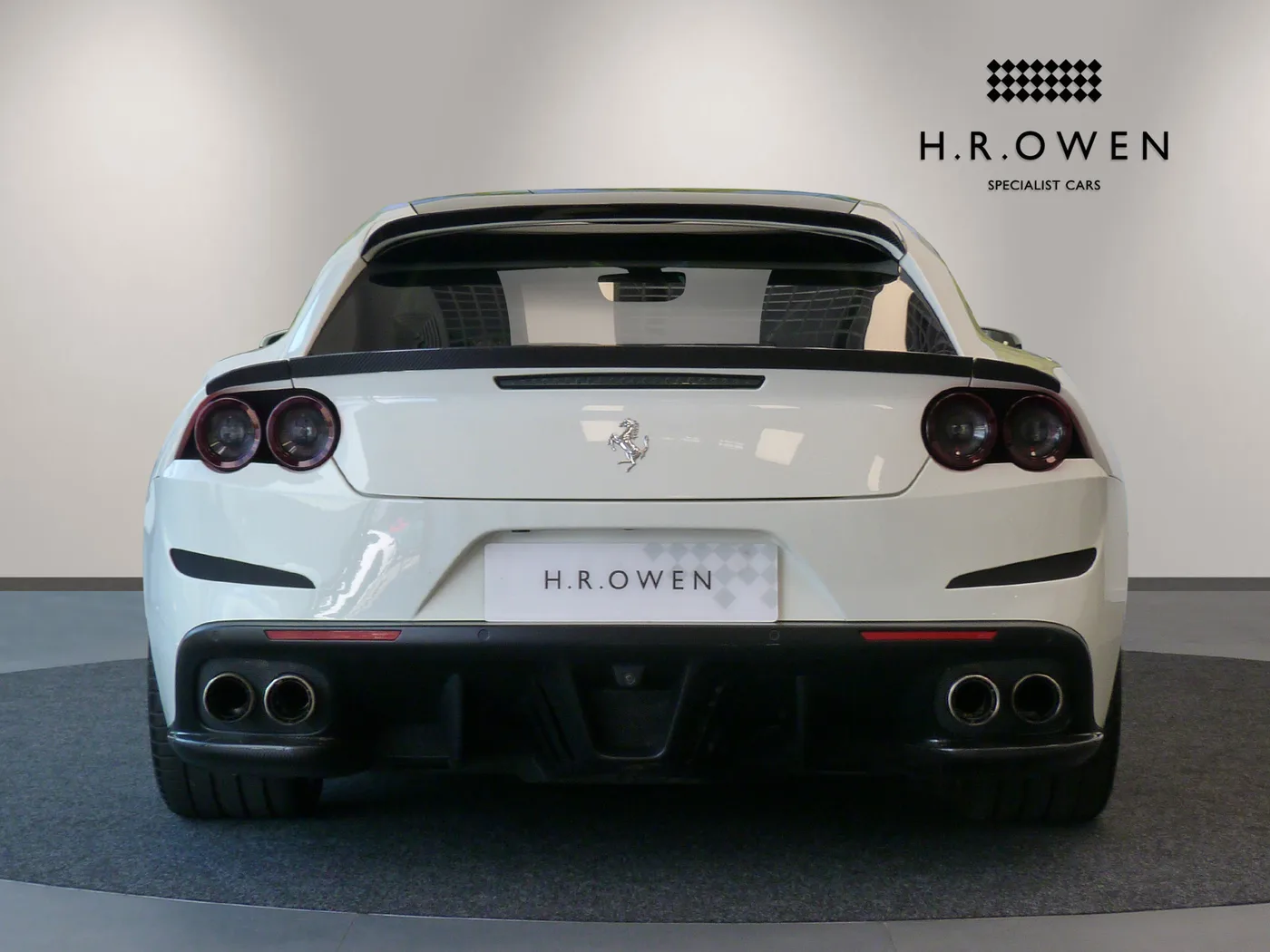 2018 Ferrari GTC4Lusso V12 proposée par un groupe de concessions agréées à Cheltenham, Royaume-Uni, photo 10 sur 25