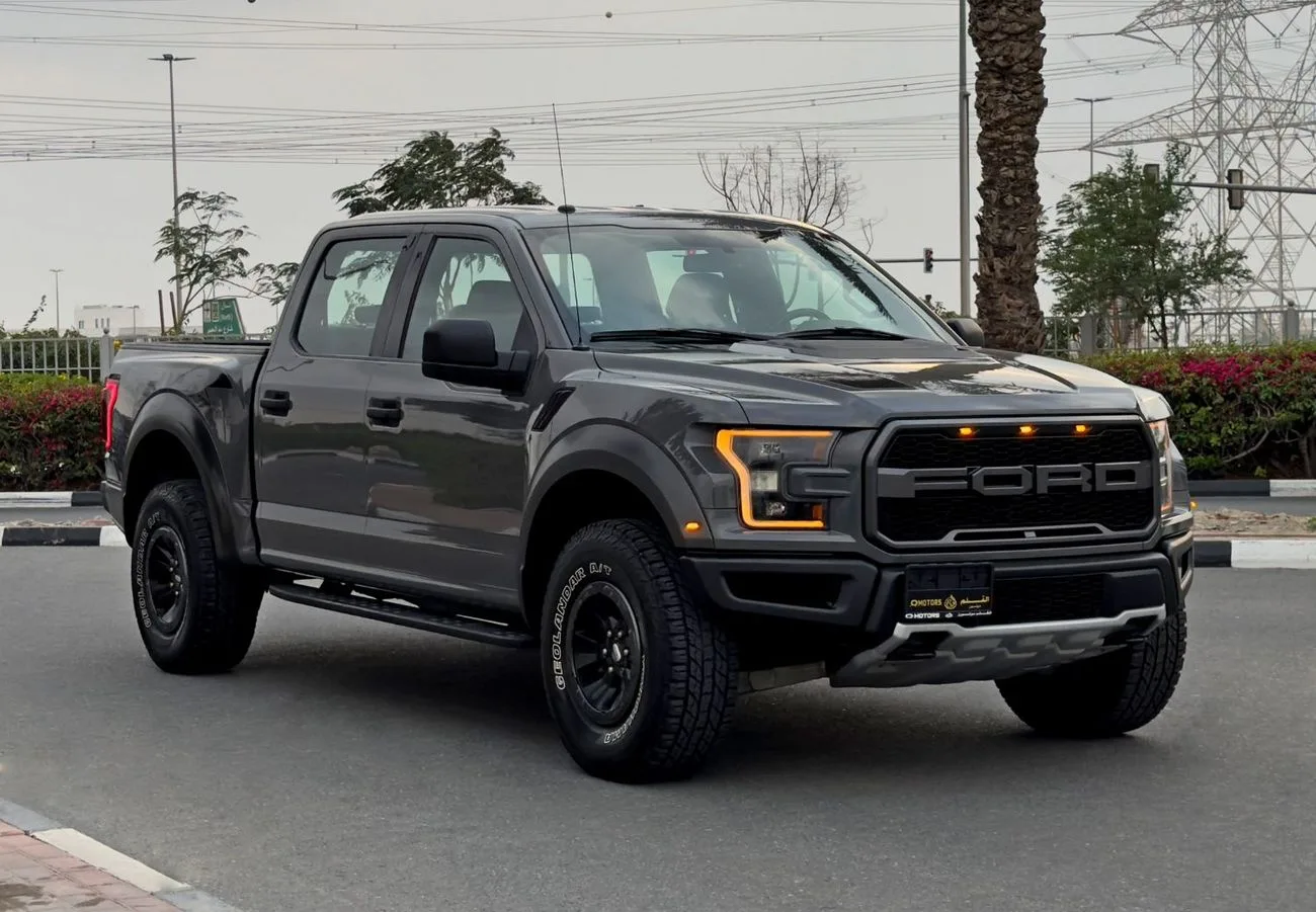 2018 Ford F-150 proposée par un concessionnaire spécialisé à Dubai, Émirats arabes unis, photo 2 sur 13