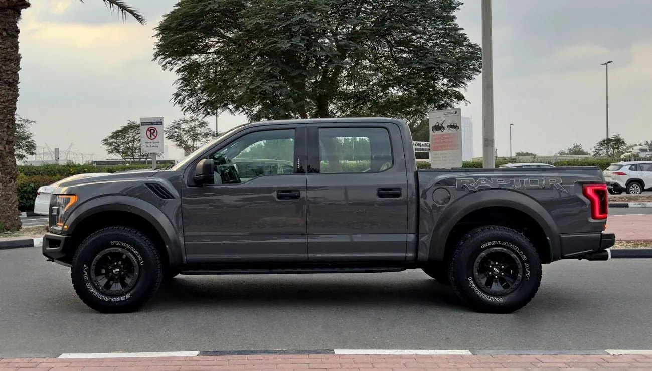 2018 Ford F-150 proposée par un concessionnaire spécialisé à Dubai, Émirats arabes unis, photo 4 sur 13