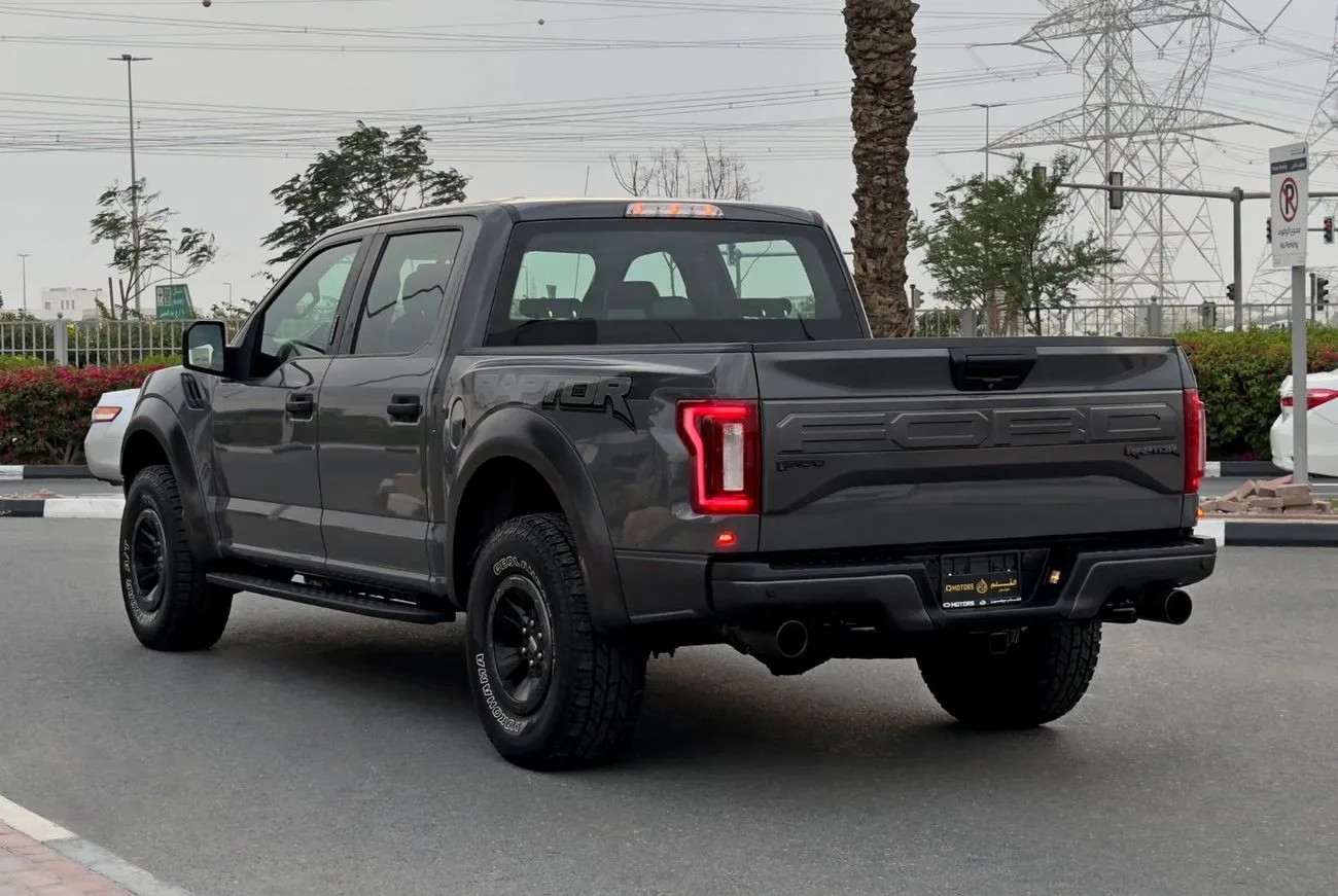 2018 Ford F-150 proposée par un concessionnaire spécialisé à Dubai, Émirats arabes unis, photo 5 sur 13