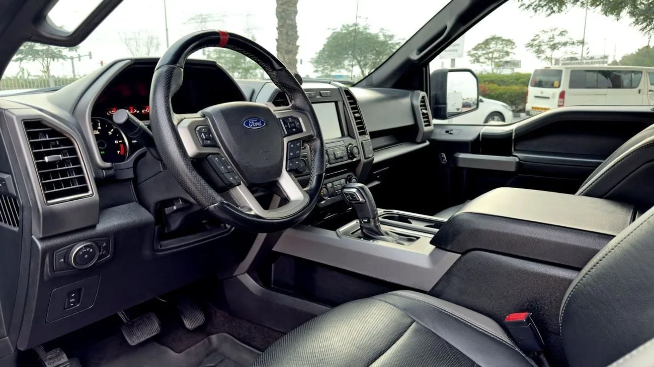 2018 Ford F-150 proposée par un concessionnaire spécialisé à Dubai, Émirats arabes unis, photo 8 sur 13