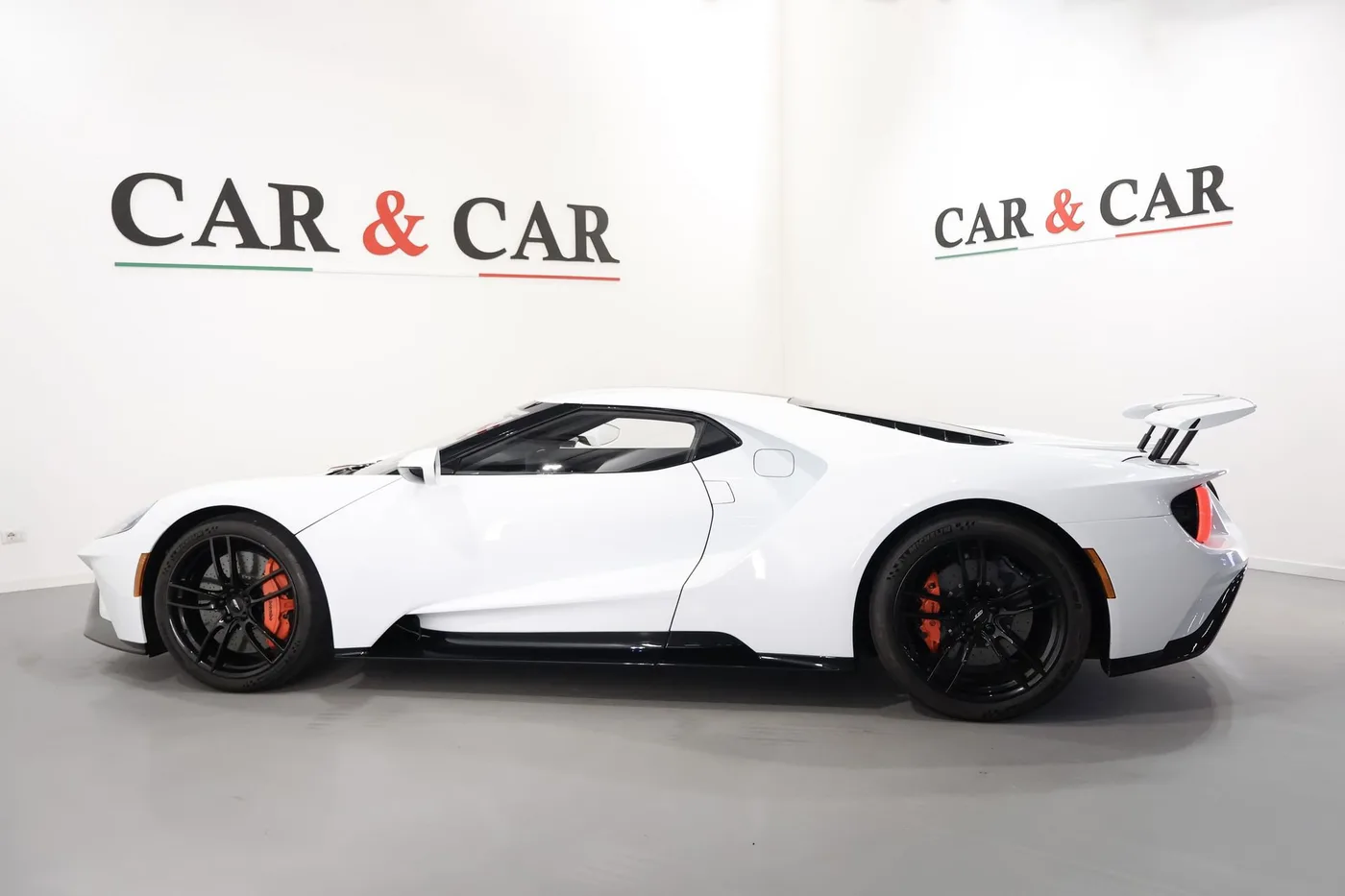 2018 Ford GT offered by a supercar dealer in Zibido San Giacomo, Italy, photo 6 of 25