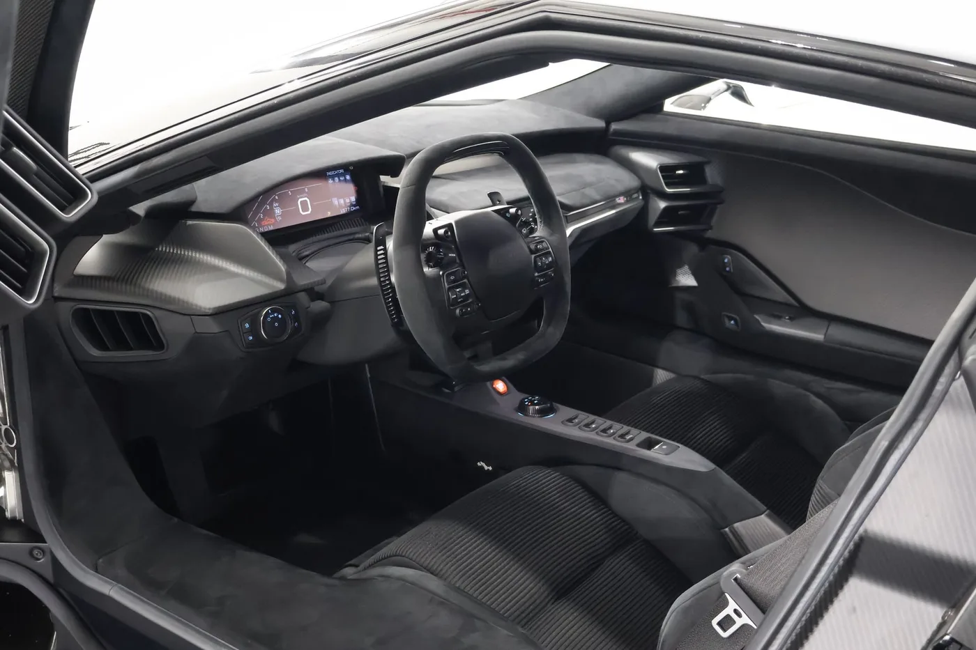 2018 Ford GT offered by a supercar dealer in Zibido San Giacomo, Italy, photo 10 of 25