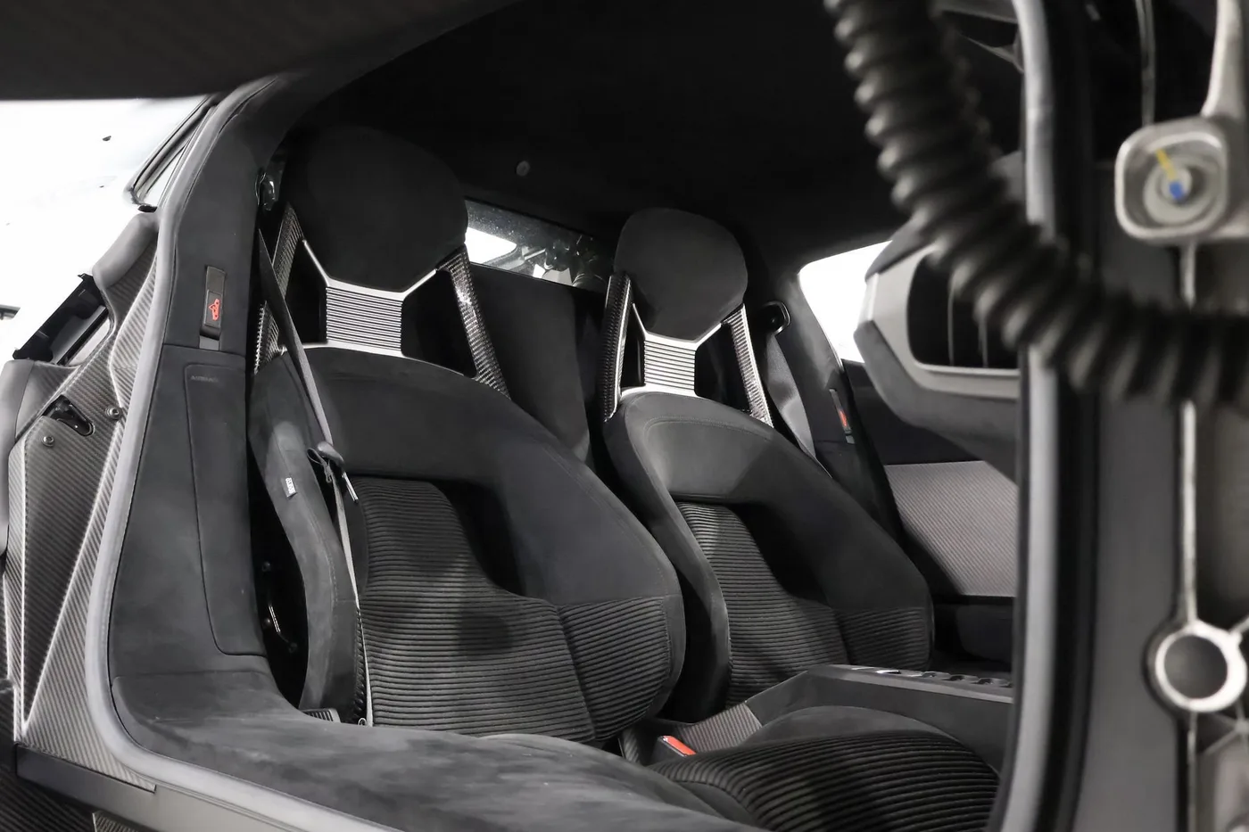 2018 Ford GT offered by a supercar dealer in Zibido San Giacomo, Italy, photo 11 of 25