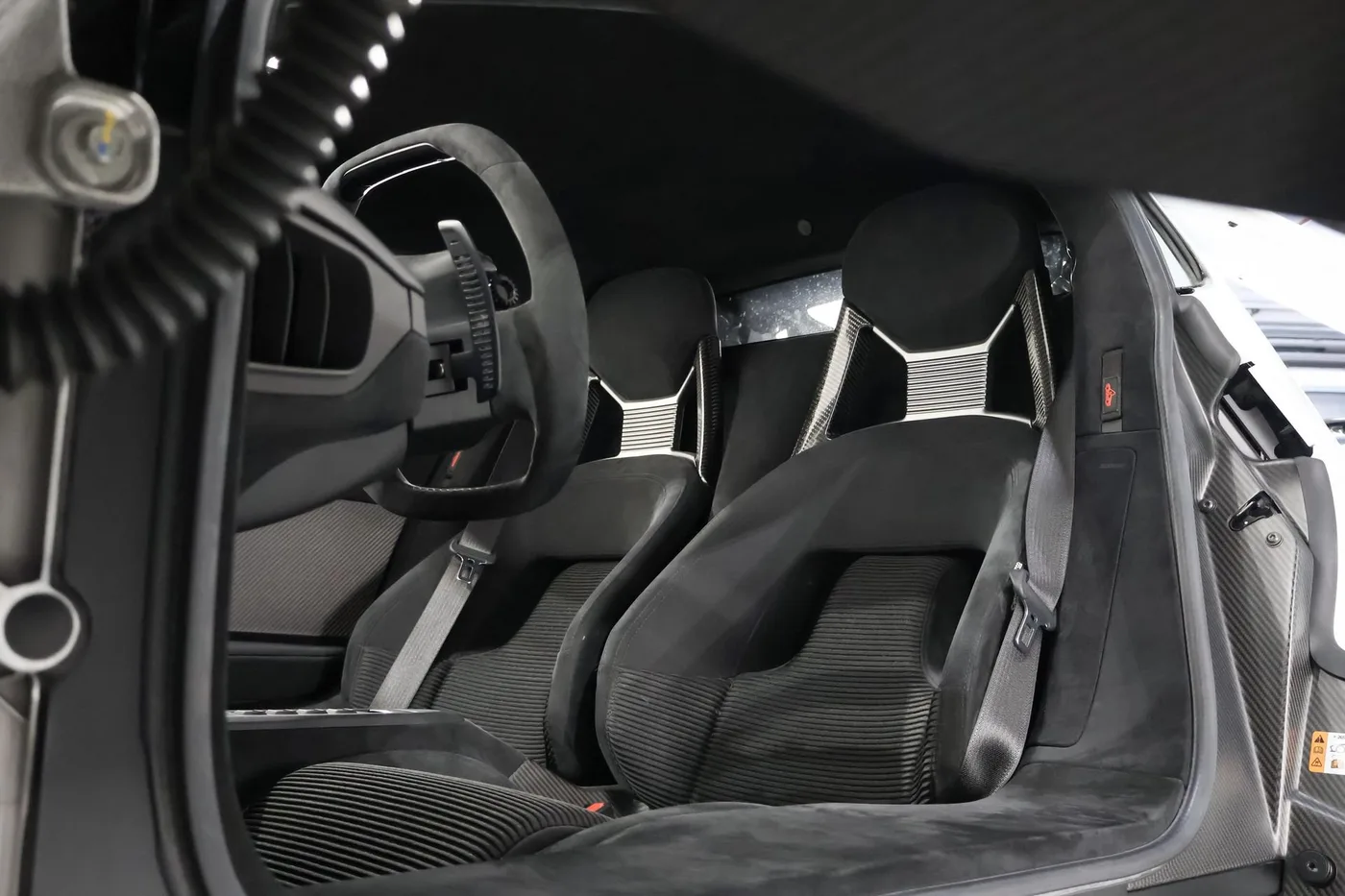 2018 Ford GT offered by a supercar dealer in Zibido San Giacomo, Italy, photo 14 of 25