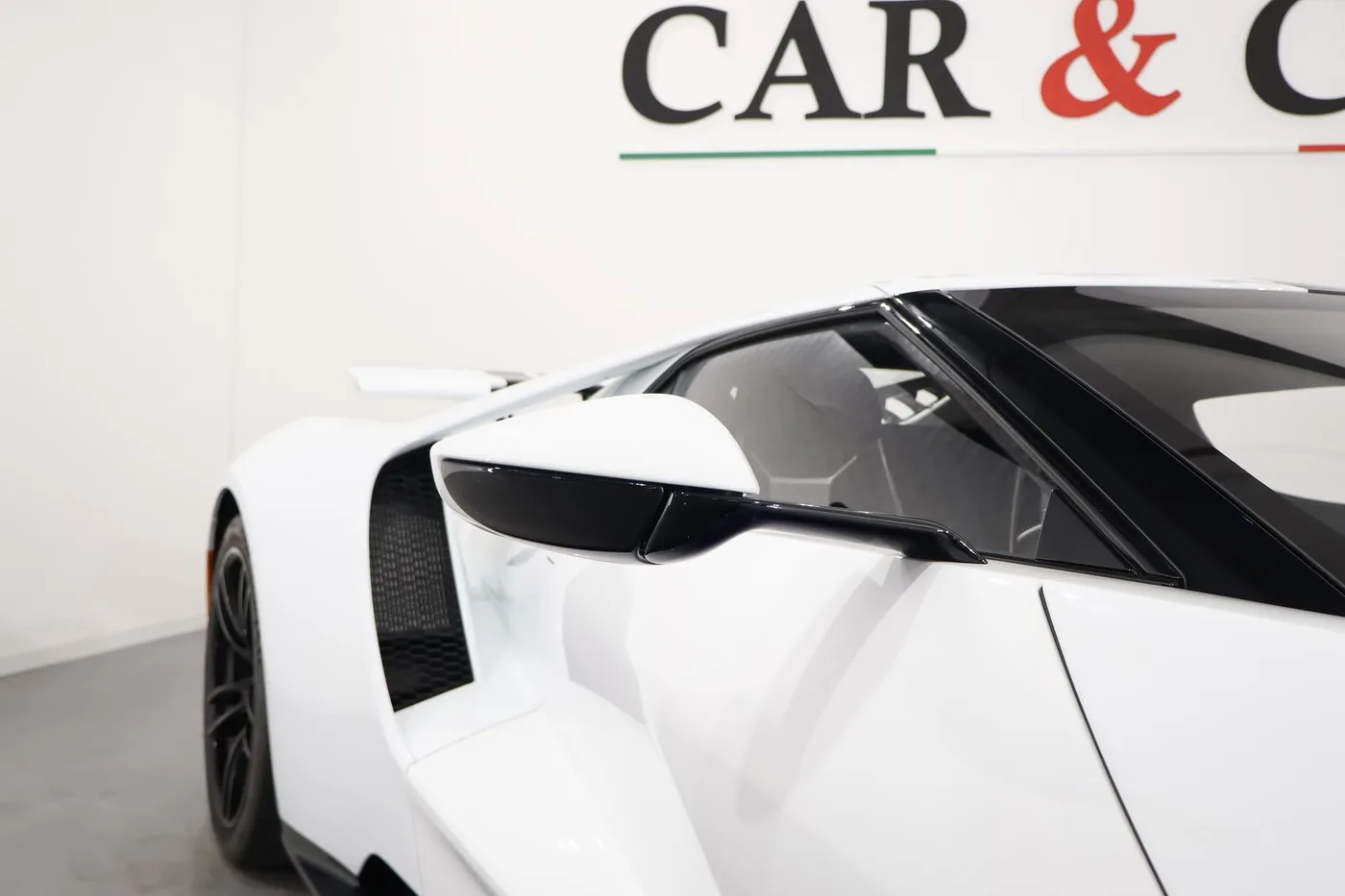 2018 Ford GT offered by a supercar dealer in Zibido San Giacomo, Italy, photo 15 of 25