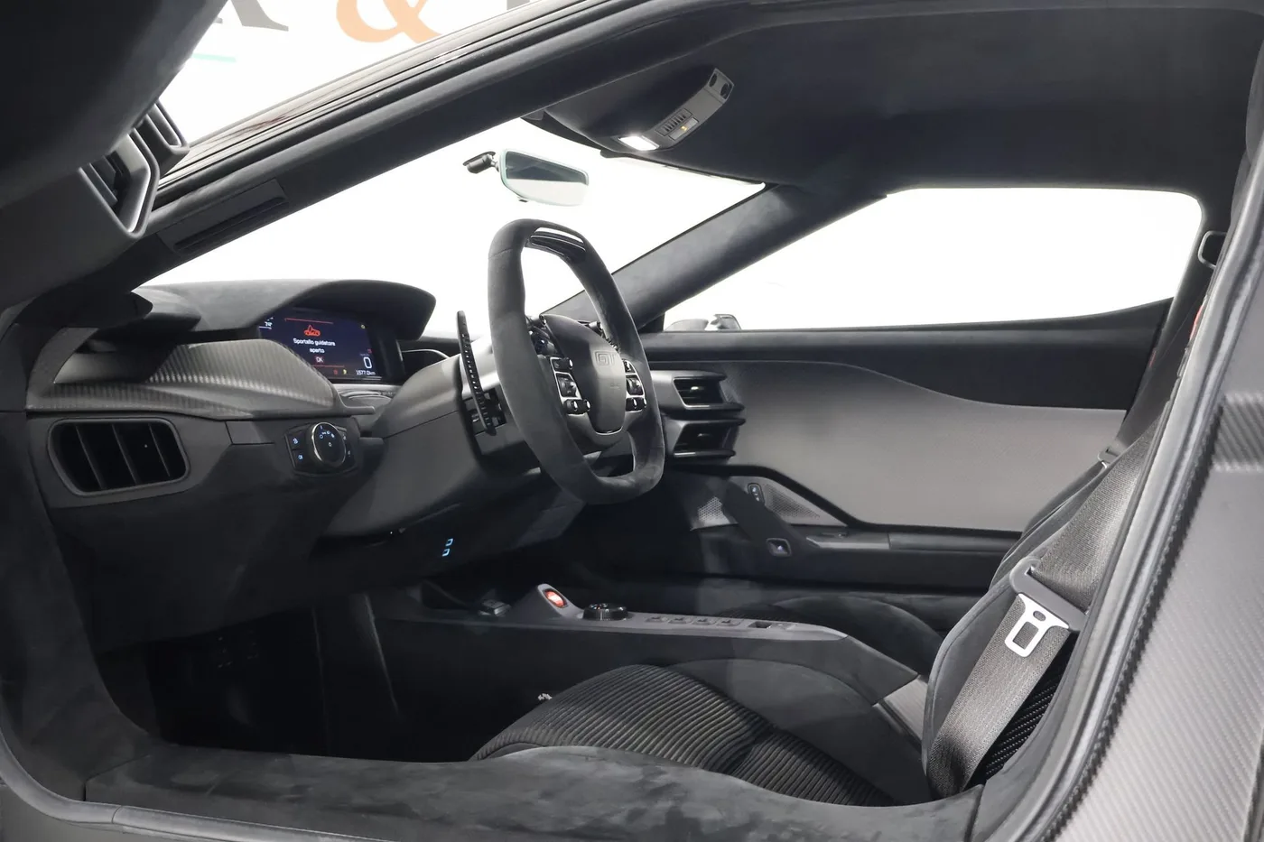 2018 Ford GT offered by a supercar dealer in Zibido San Giacomo, Italy, photo 18 of 25