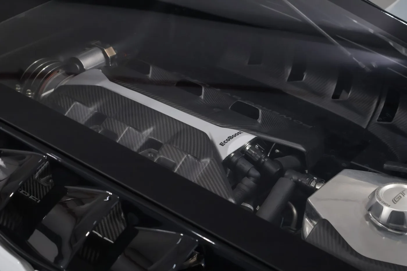 2018 Ford GT offered by a supercar dealer in Zibido San Giacomo, Italy, photo 20 of 25