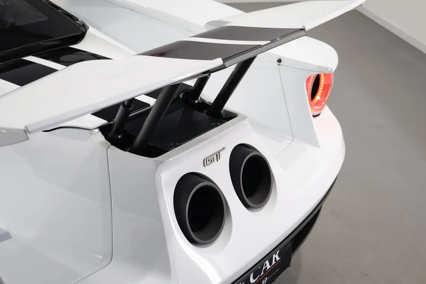 2018 Ford GT offered by a supercar dealer in Zibido San Giacomo, Italy, photo 23 of 25