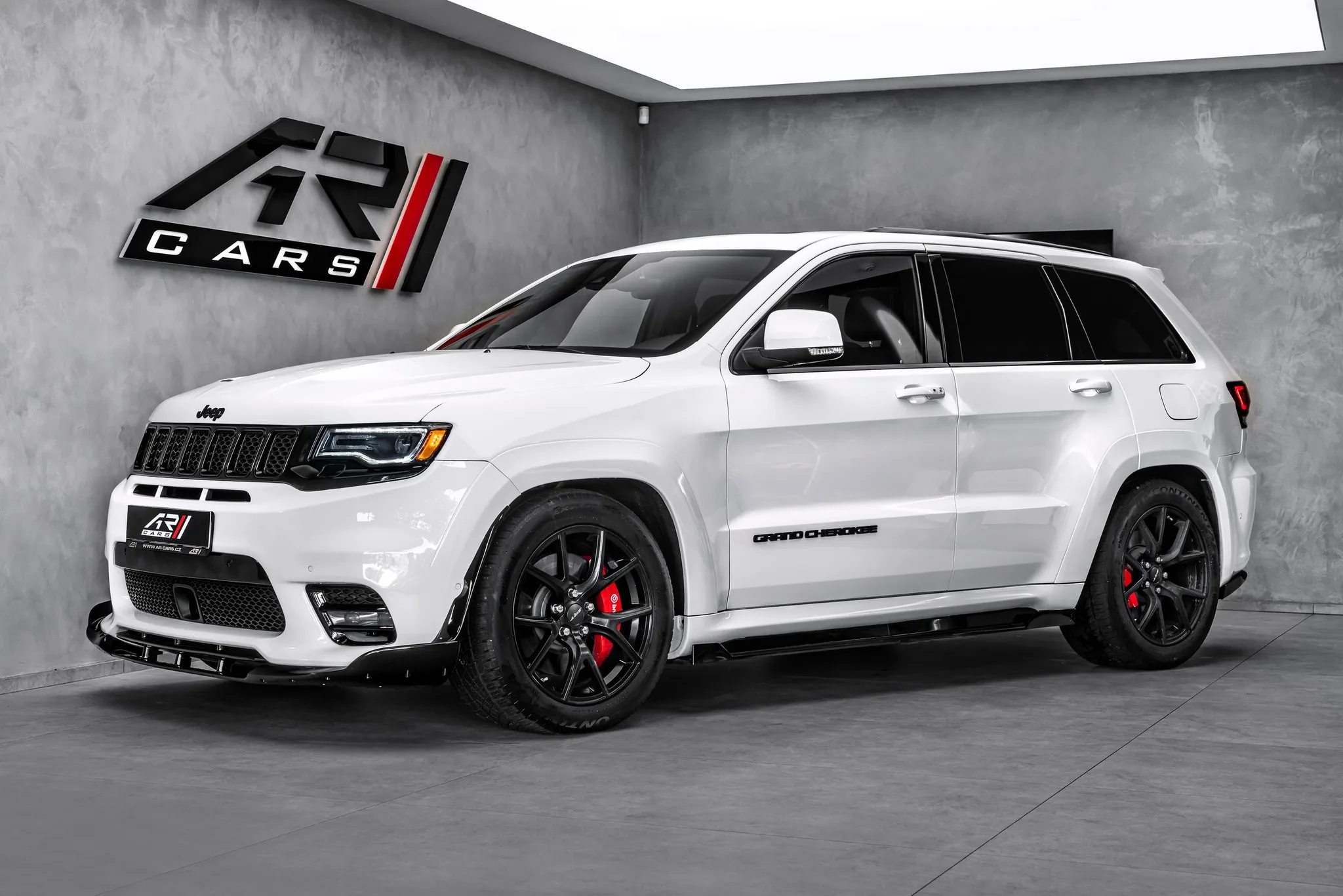 2018 Jeep Grand Cherokee SRT8 angeboten von einem Fachhändler in Ostrava, Tschechien, Hauptfoto