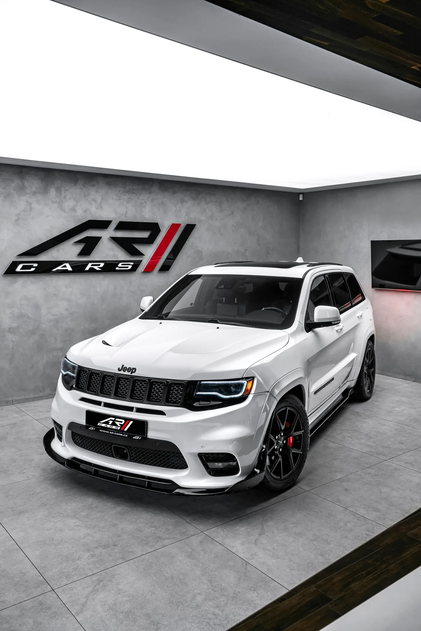 2018 Jeep Grand Cherokee SRT8 angeboten von einem Fachhändler in Ostrava, Tschechien, Foto 8 von 25