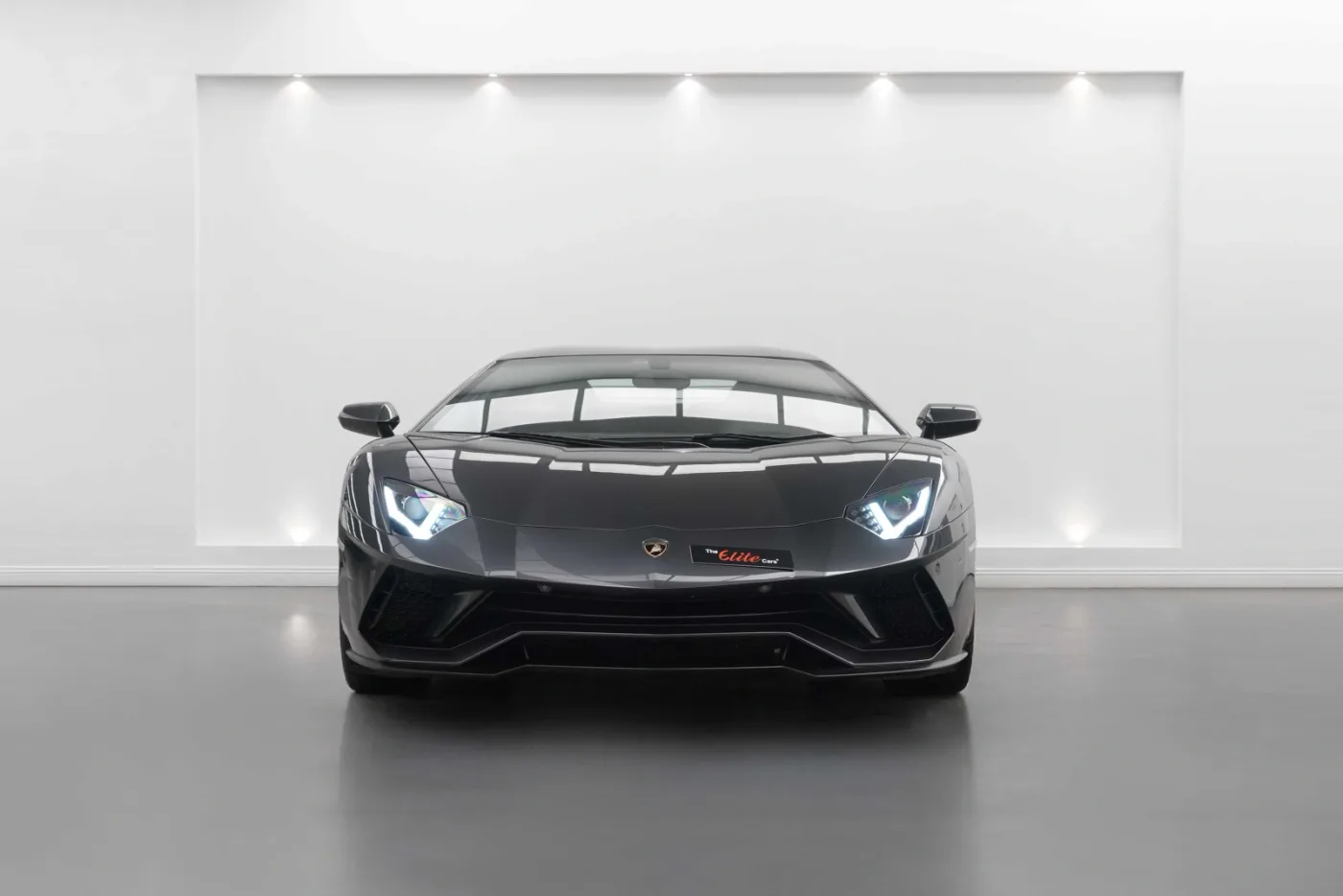 2018 Lamborghini Aventador S angeboten von einem Fachhändler in Dubai, Vereinigte Arabische Emirate, Foto 4 von 10