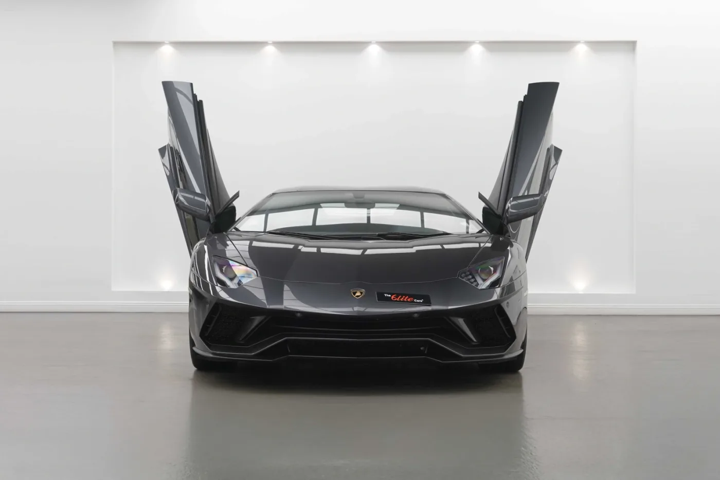 2018 Lamborghini Aventador S angeboten von einem Fachhändler in Dubai, Vereinigte Arabische Emirate, Foto 5 von 10