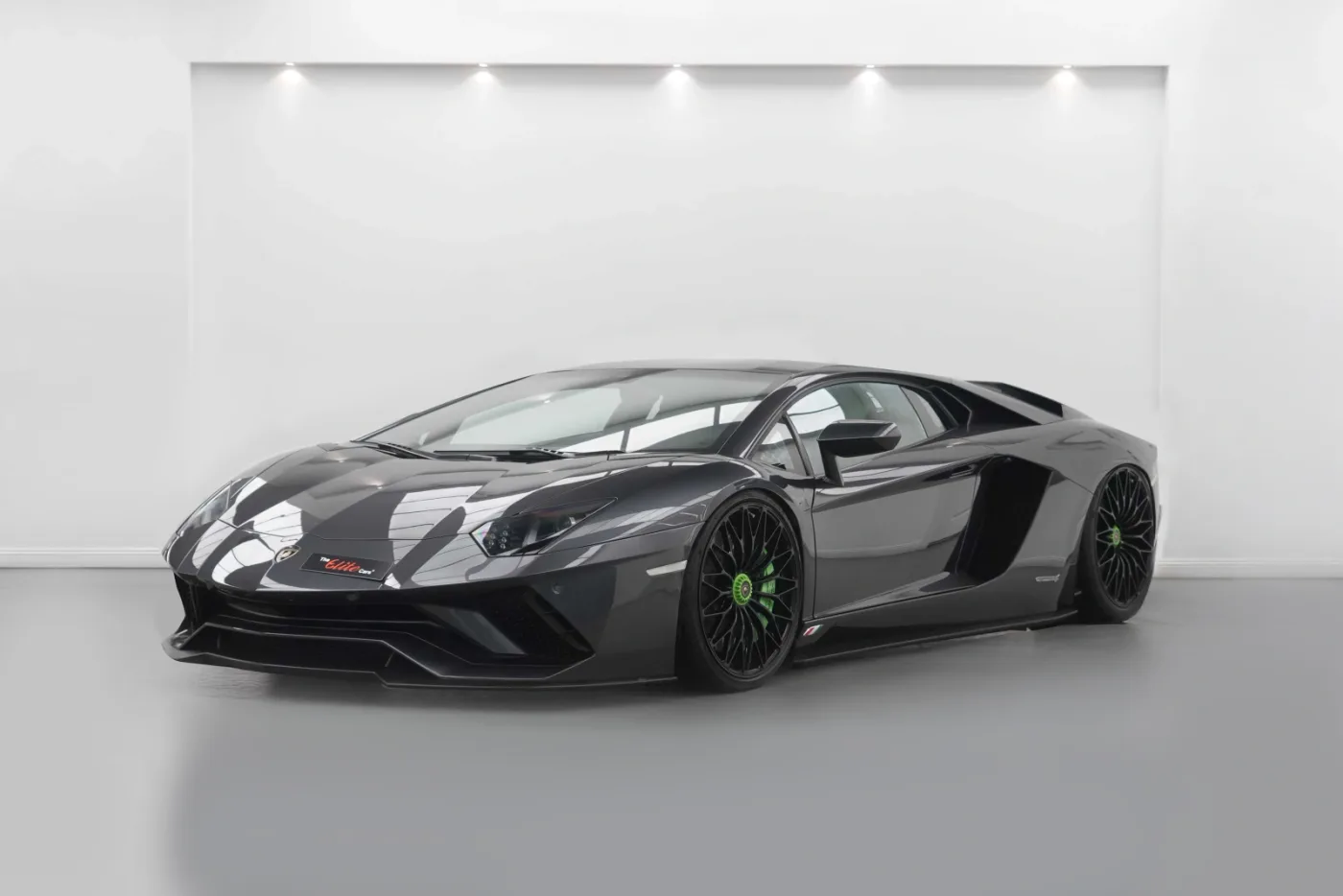 2018 Lamborghini Aventador S angeboten von einem Fachhändler in Dubai, Vereinigte Arabische Emirate, Foto 9 von 10
