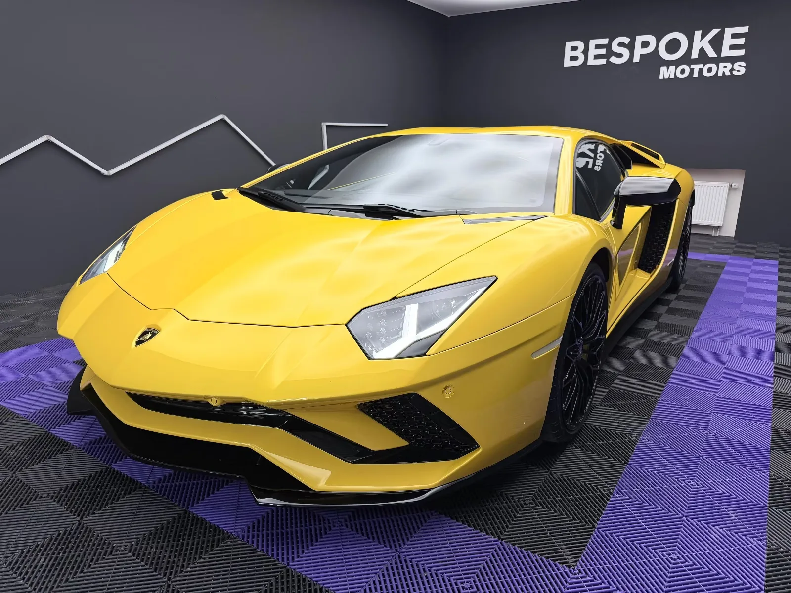 2018 Lamborghini Aventador S proposée par un concessionnaire spécialisé à Bratislava, Slovaquie, photo principale