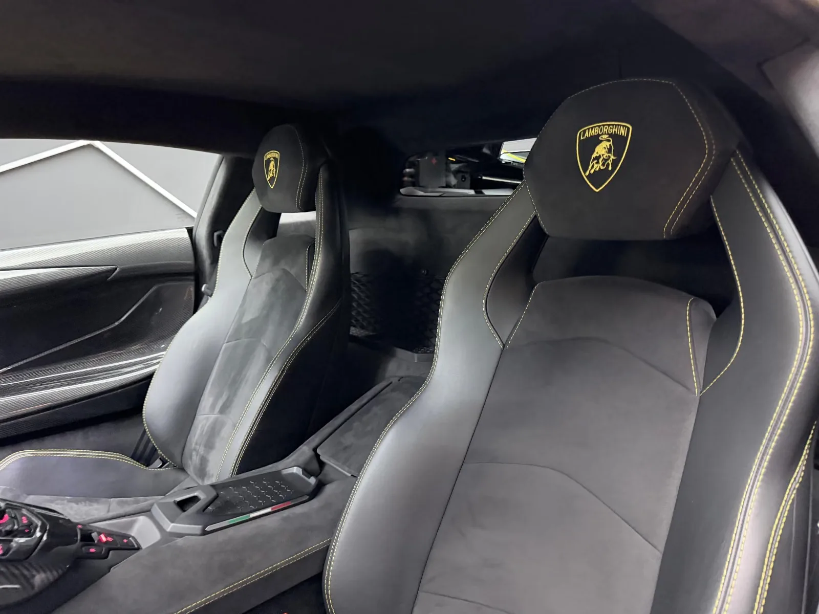2018 Lamborghini Aventador S, 13/22
