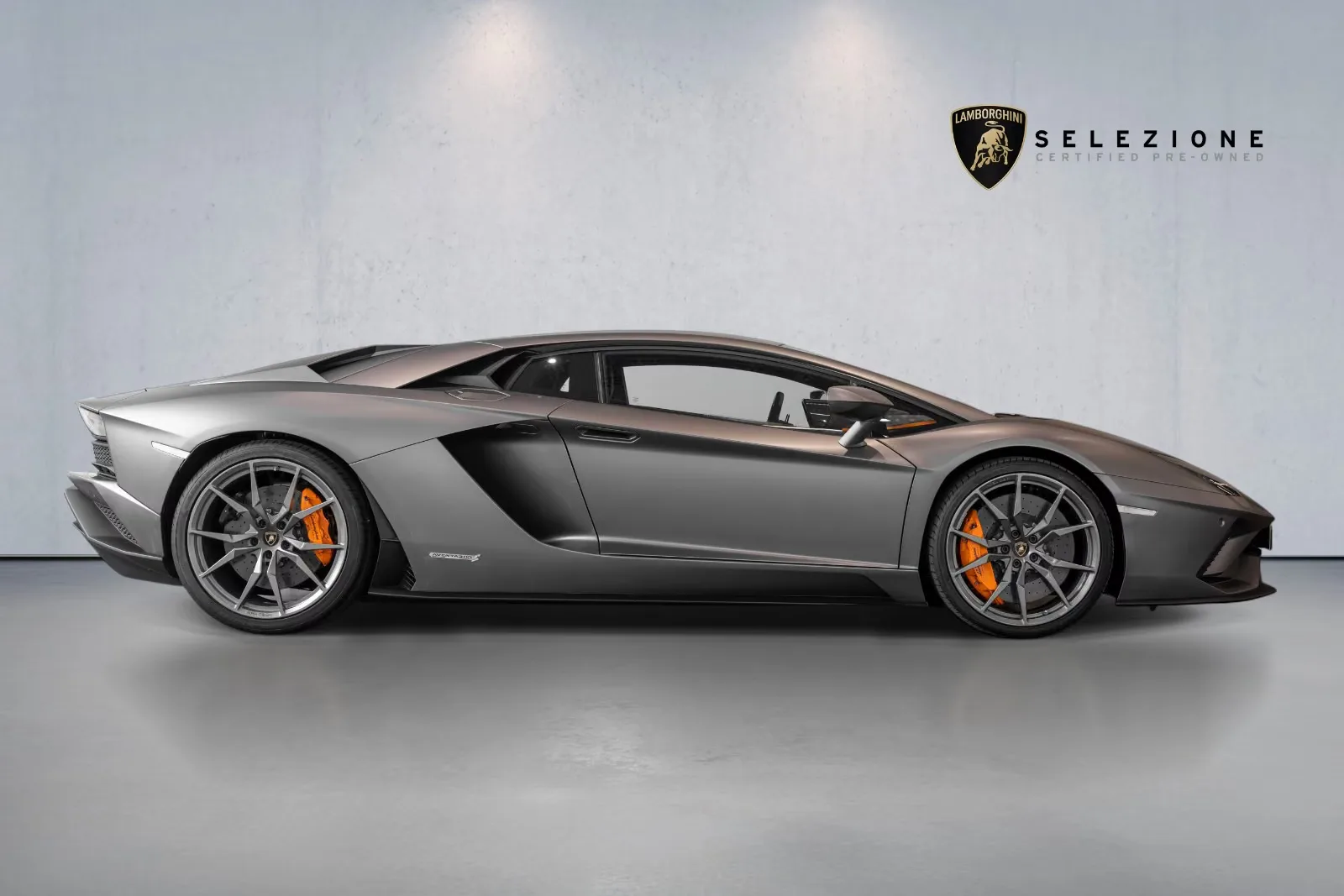 2018 Lamborghini Aventador S, 2/16