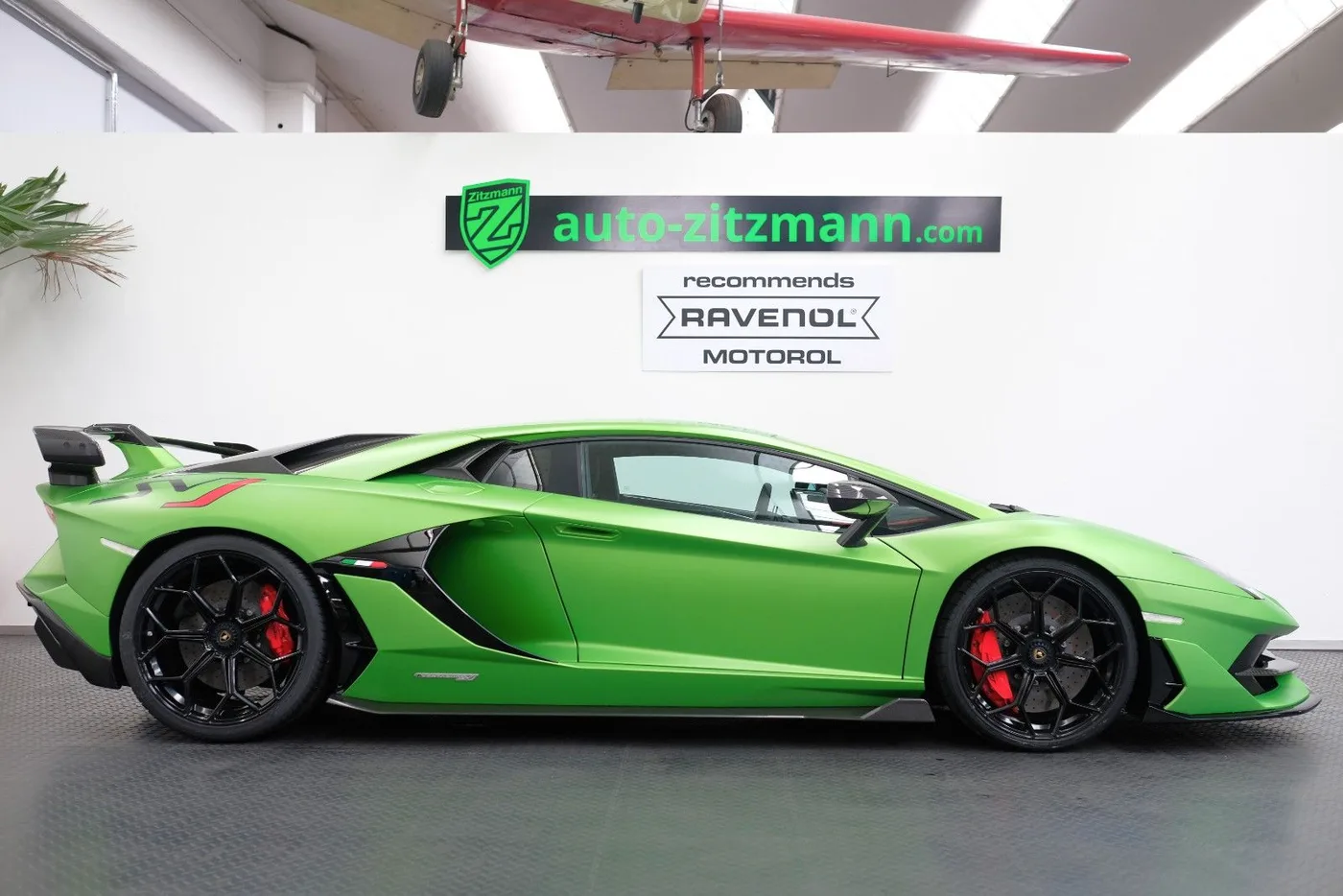 2018 Lamborghini Aventador SVJ offered by a specialist dealer in Nuremberg, Germany, photo 3 of 15
