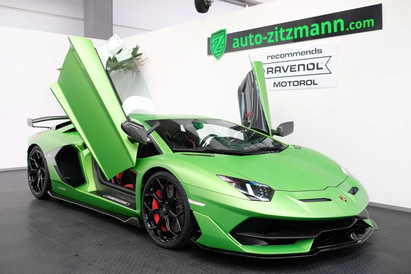 2018 Lamborghini Aventador SVJ offered by a specialist dealer in Nuremberg, Germany, photo 4 of 15