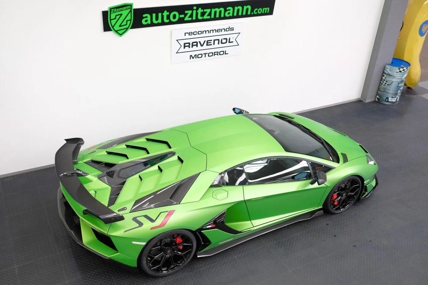 2018 Lamborghini Aventador SVJ offered by a specialist dealer in Nuremberg, Germany, photo 7 of 15