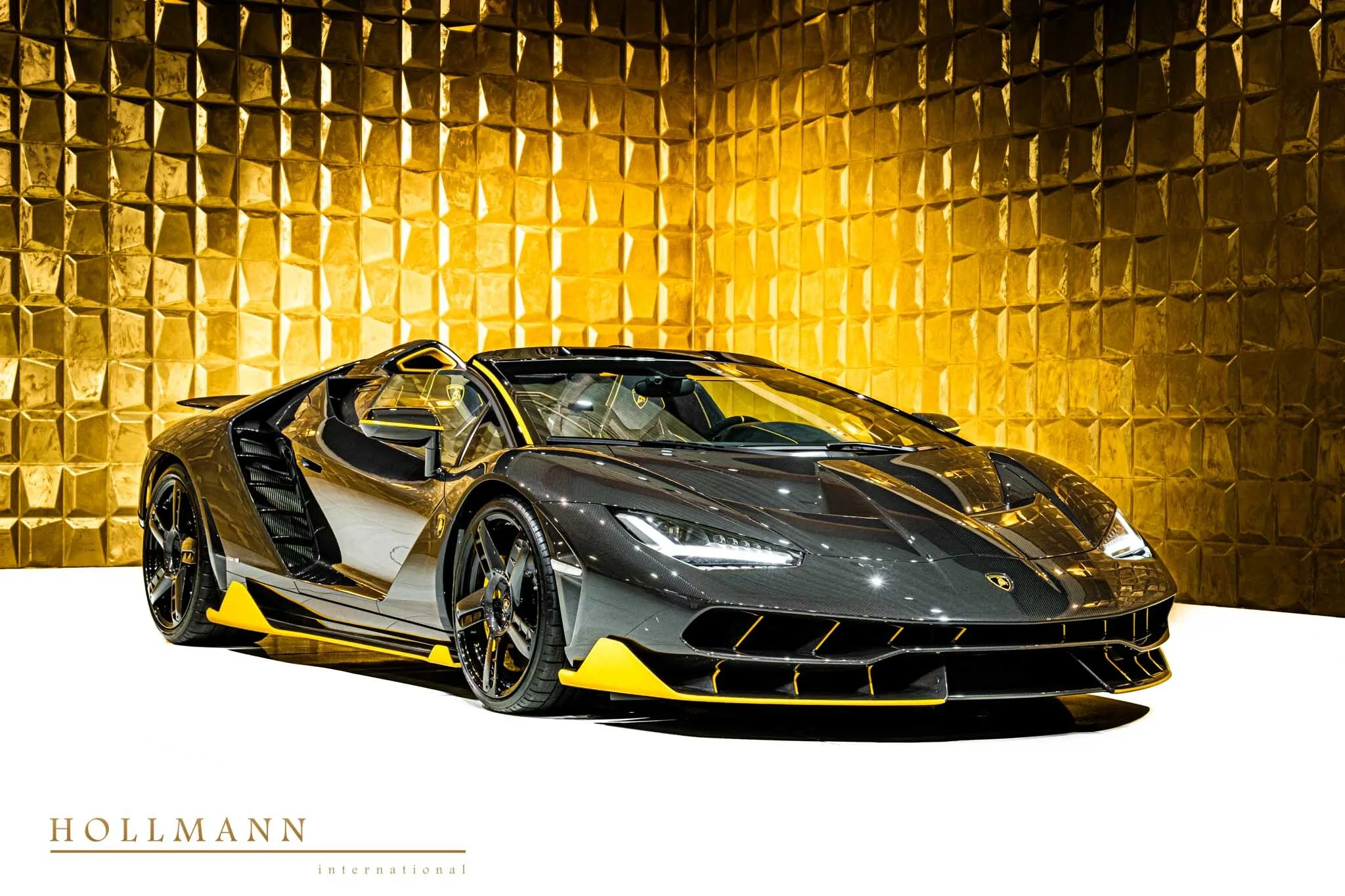 2018 Lamborghini Centenario Roadster LP 770-4 proposée par un concessionnaire spécialisé à Stuhr, Allemagne, photo principale