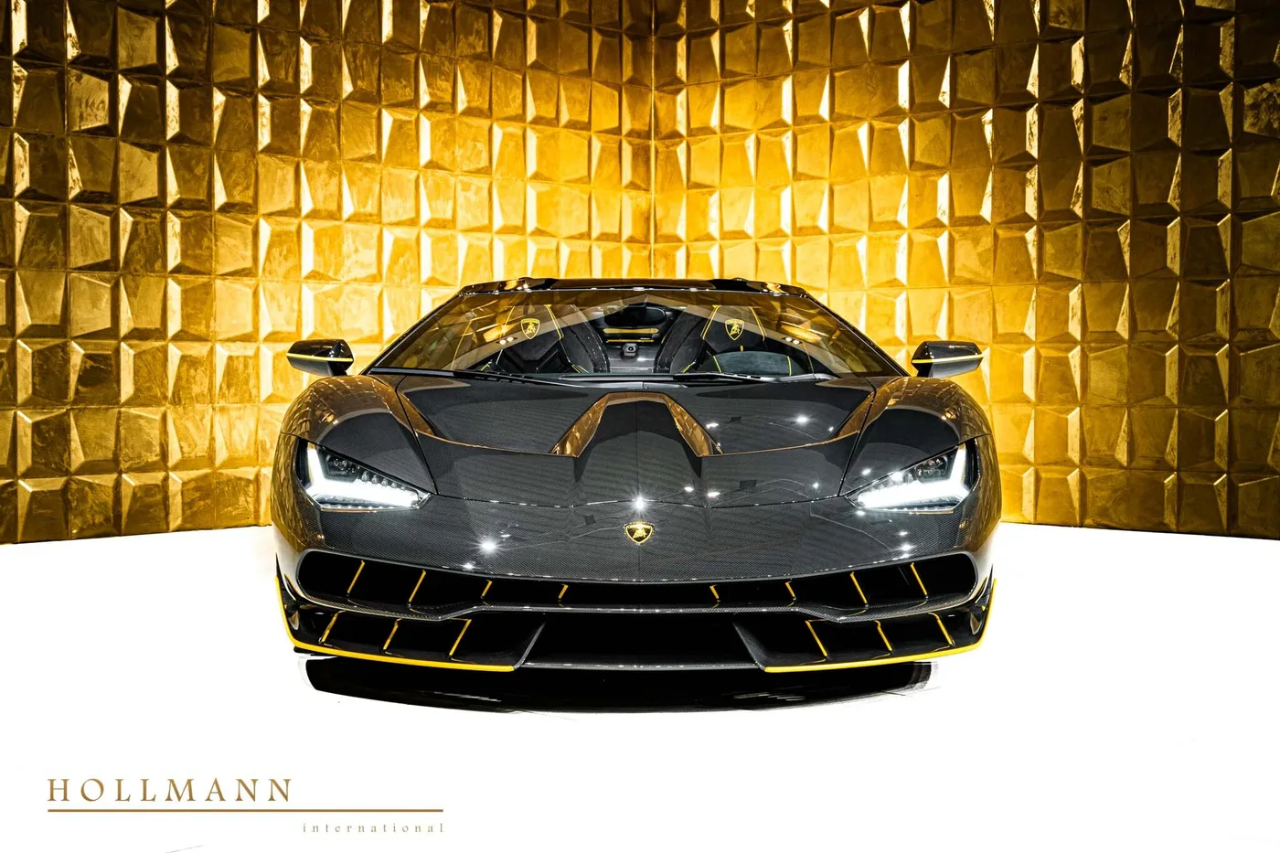 2018 Lamborghini Centenario Roadster LP 770-4 offered by a specialist dealer in Stuhr, Germany, photo 3 of 8