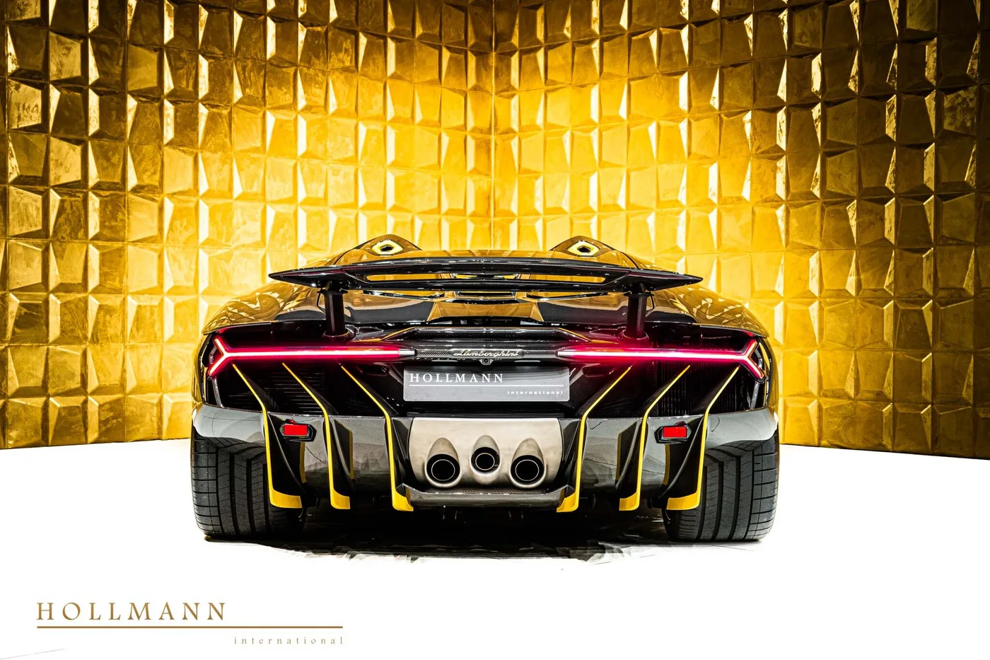 2018 Lamborghini Centenario Roadster LP 770-4 offered by a specialist dealer in Stuhr, Germany, photo 7 of 8