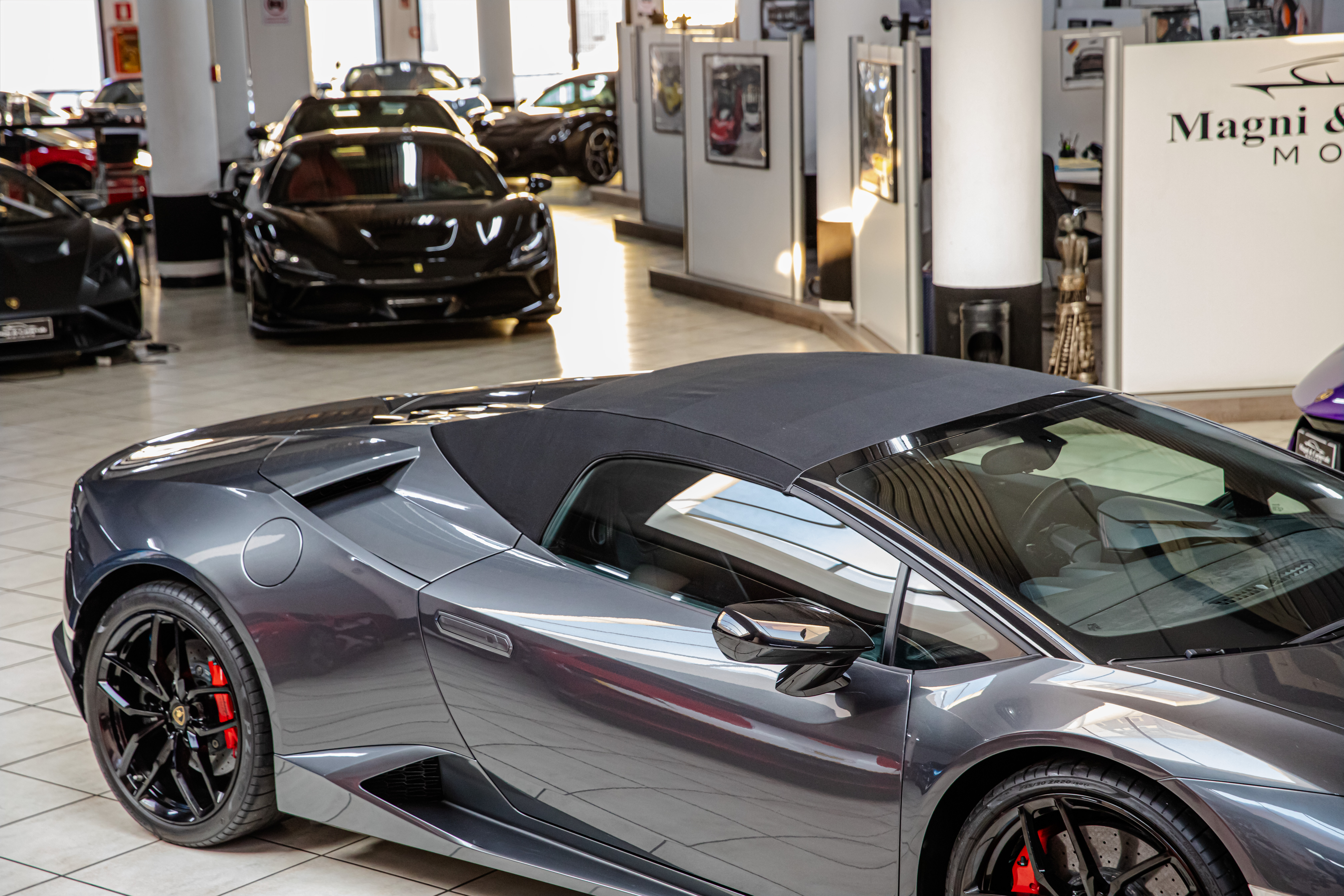 2018 Lamborghini Huracán LP 610-4 Spyder proposée par un concessionnaire spécialisé à Milan, Italie, photo 8 sur 20