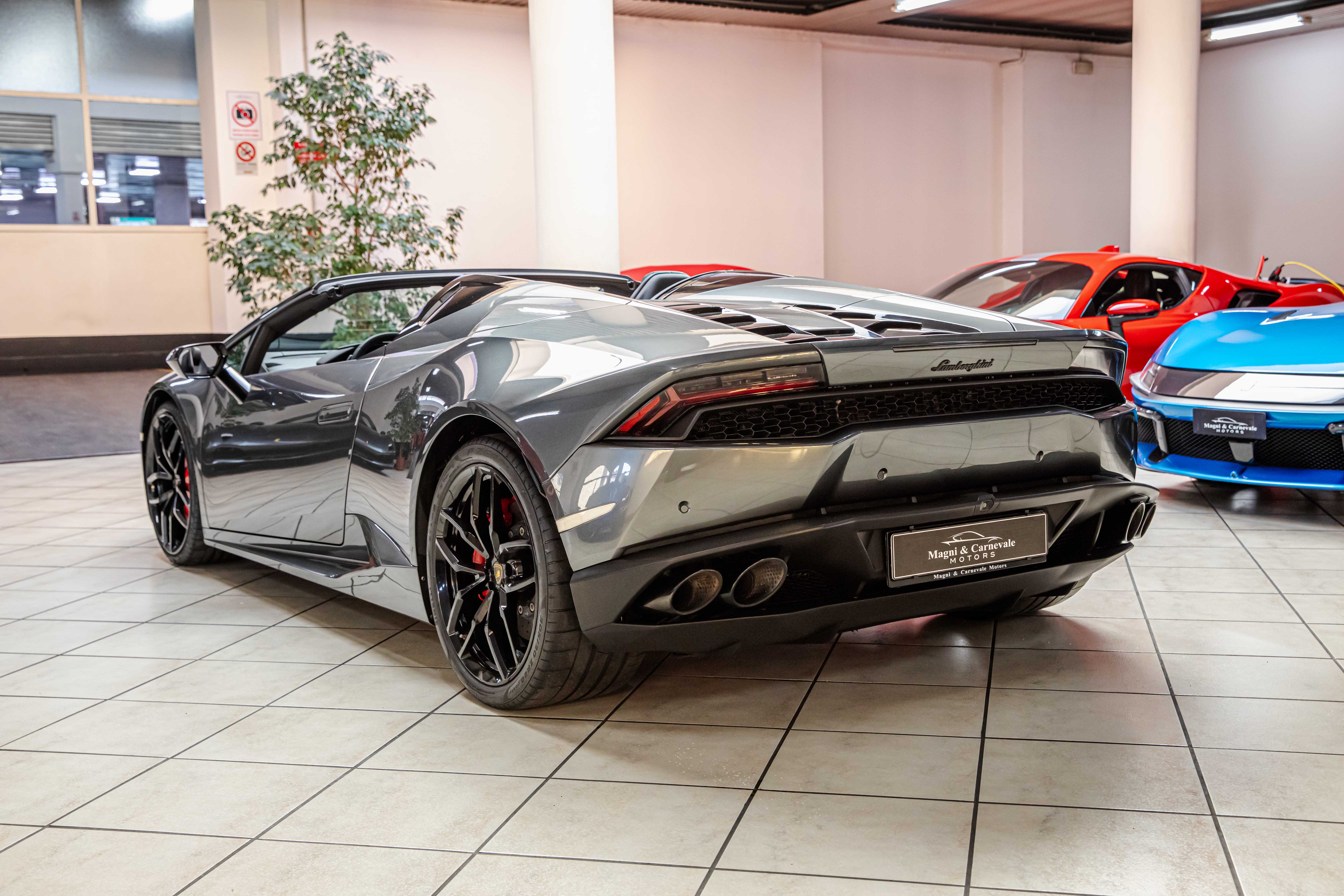 2018 Lamborghini Huracán LP 610-4 Spyder proposée par un concessionnaire spécialisé à Milan, Italie, photo 12 sur 20